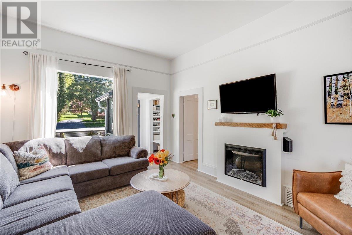313 Latimer Street, Nelson, British Columbia  V1L 4T5 - Photo 6 - 10345908