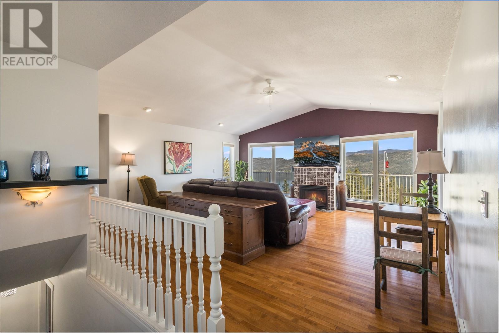 10434 Columbia Way, Vernon, British Columbia  V1H 2B5 - Photo 3 - 10344816