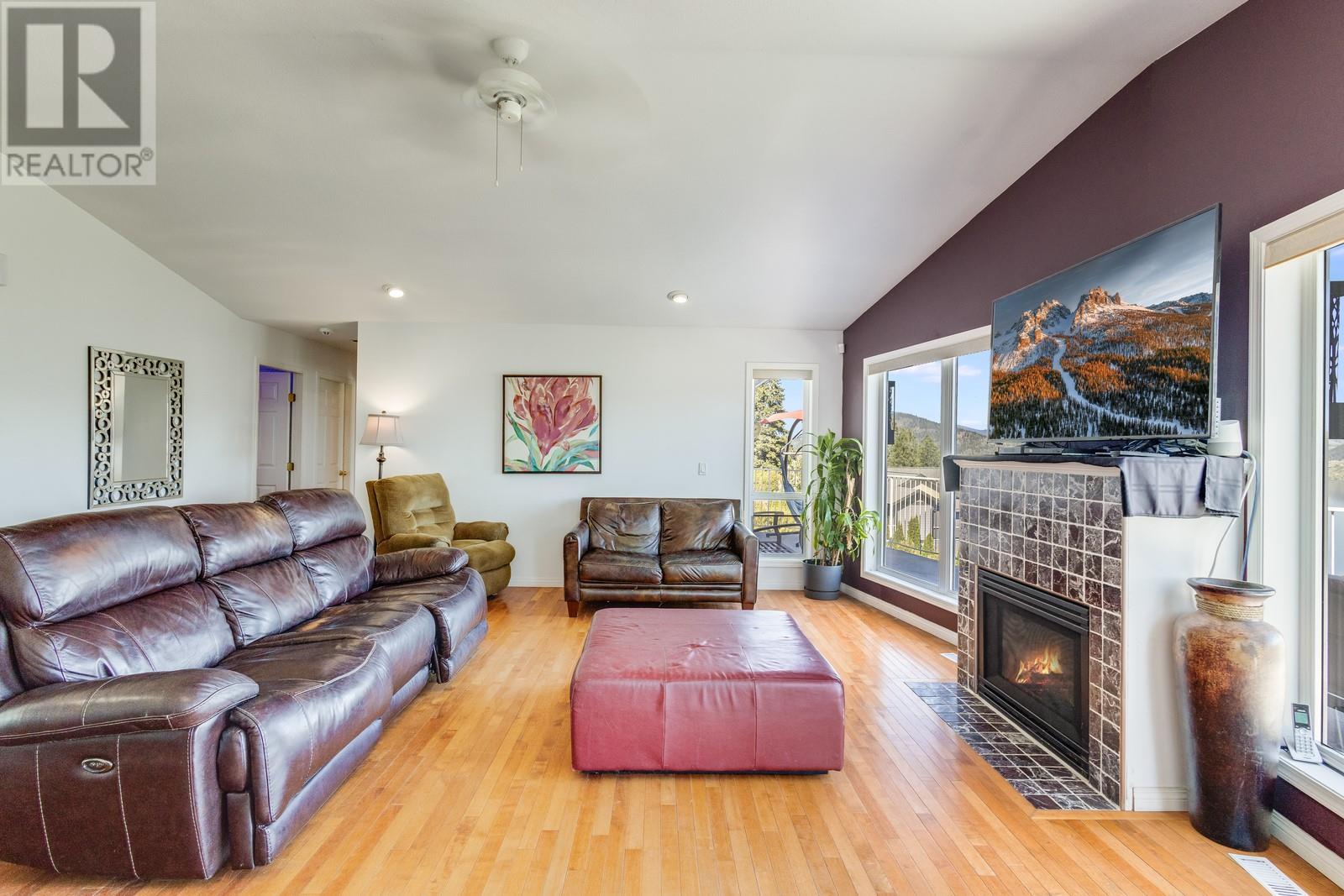 10434 Columbia Way, Vernon, British Columbia  V1H 2B5 - Photo 6 - 10344816