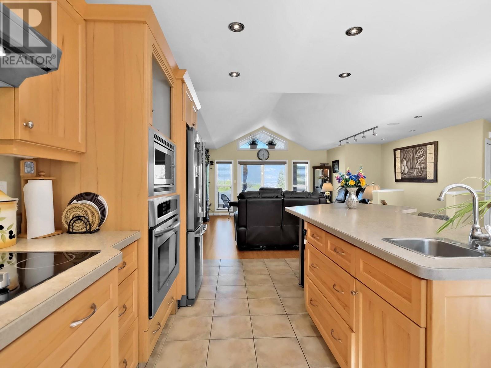 695 Pineview Road Unit# 102, Penticton, British Columbia  V2A 7S8 - Photo 4 - 10346807