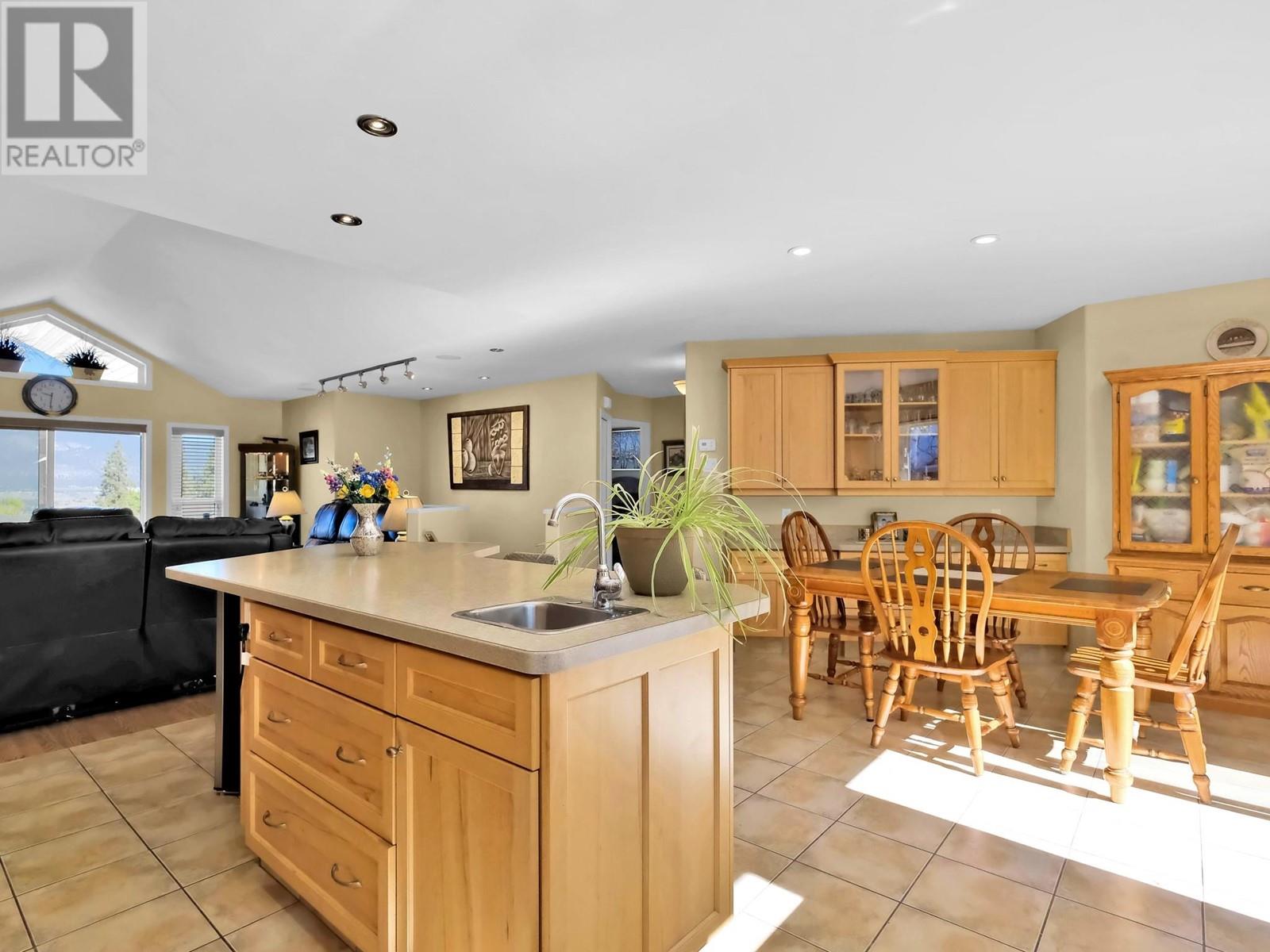 695 Pineview Road Unit# 102, Penticton, British Columbia  V2A 7S8 - Photo 5 - 10346807