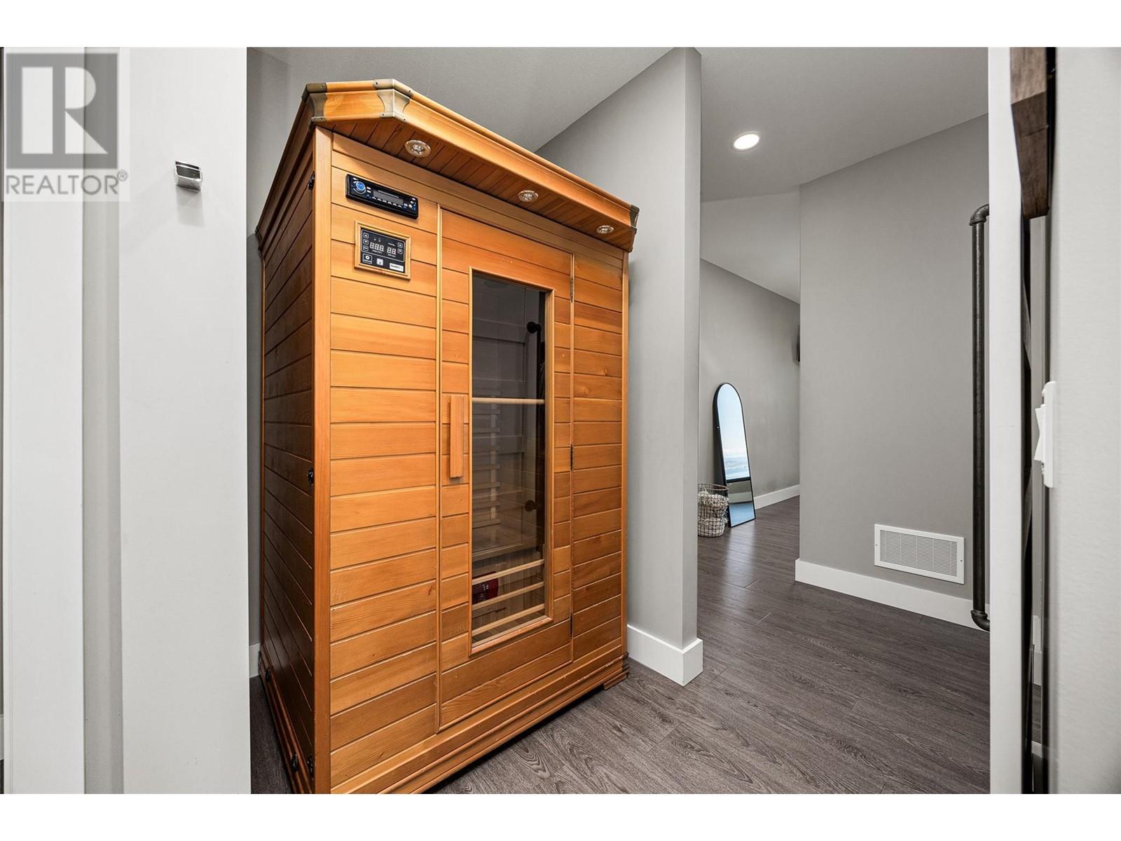 6101 Lakeshore Road, Kelowna, British Columbia  V1W 4J5 - Photo 28 - 10344387