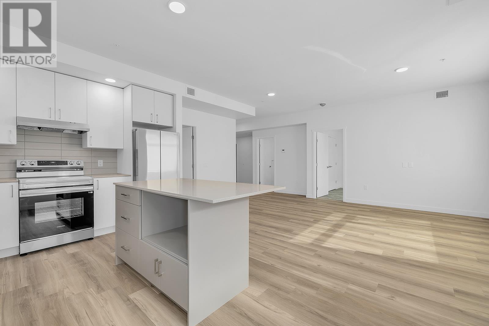 1057 Frost Road Unit# 318, Kelowna, British Columbia  V1W 0G7 - Photo 1 - 10346339