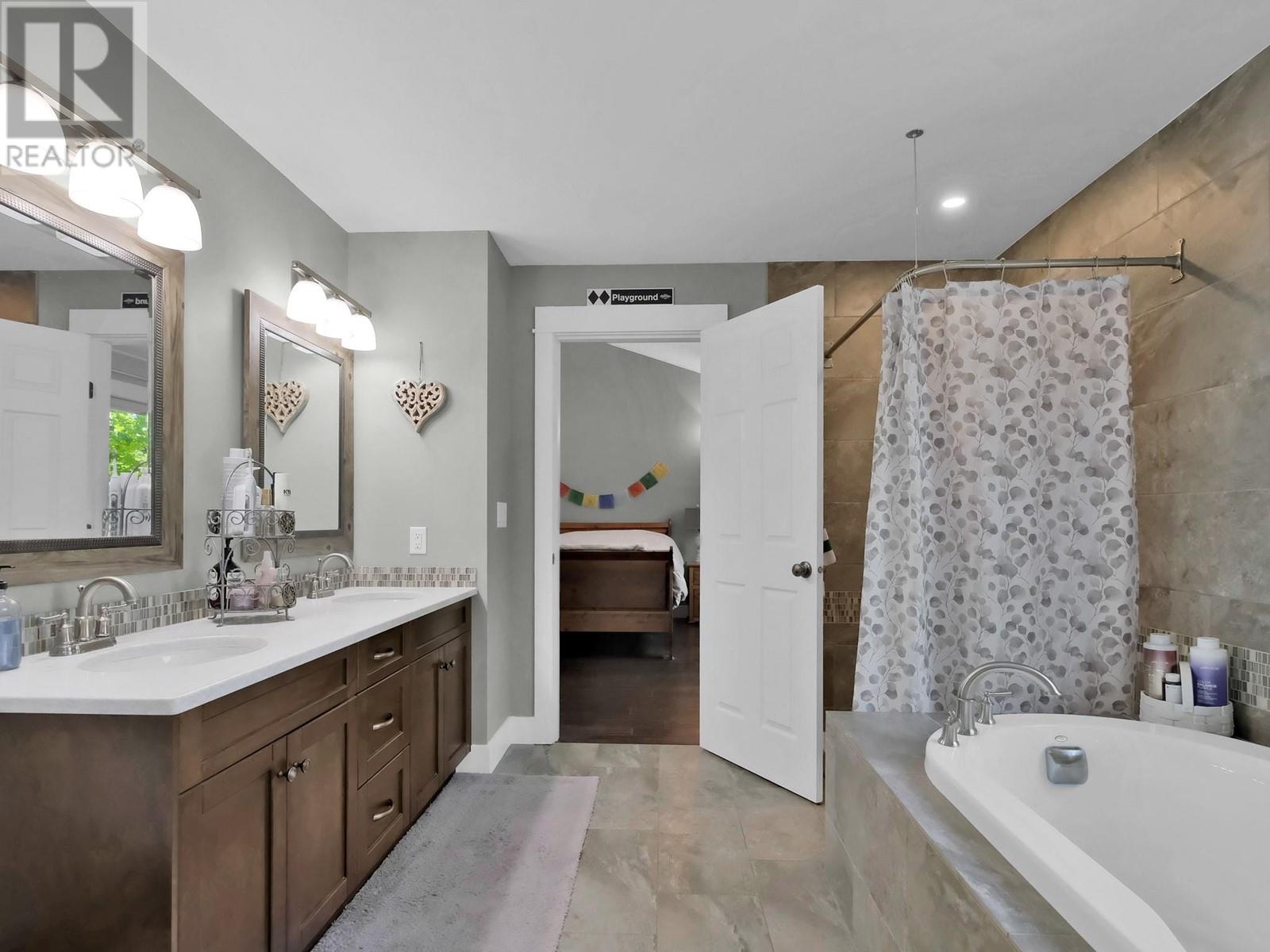 684 Thorneloe Road, Kelowna, British Columbia  V1W 4P6 - Photo 52 - 10346711