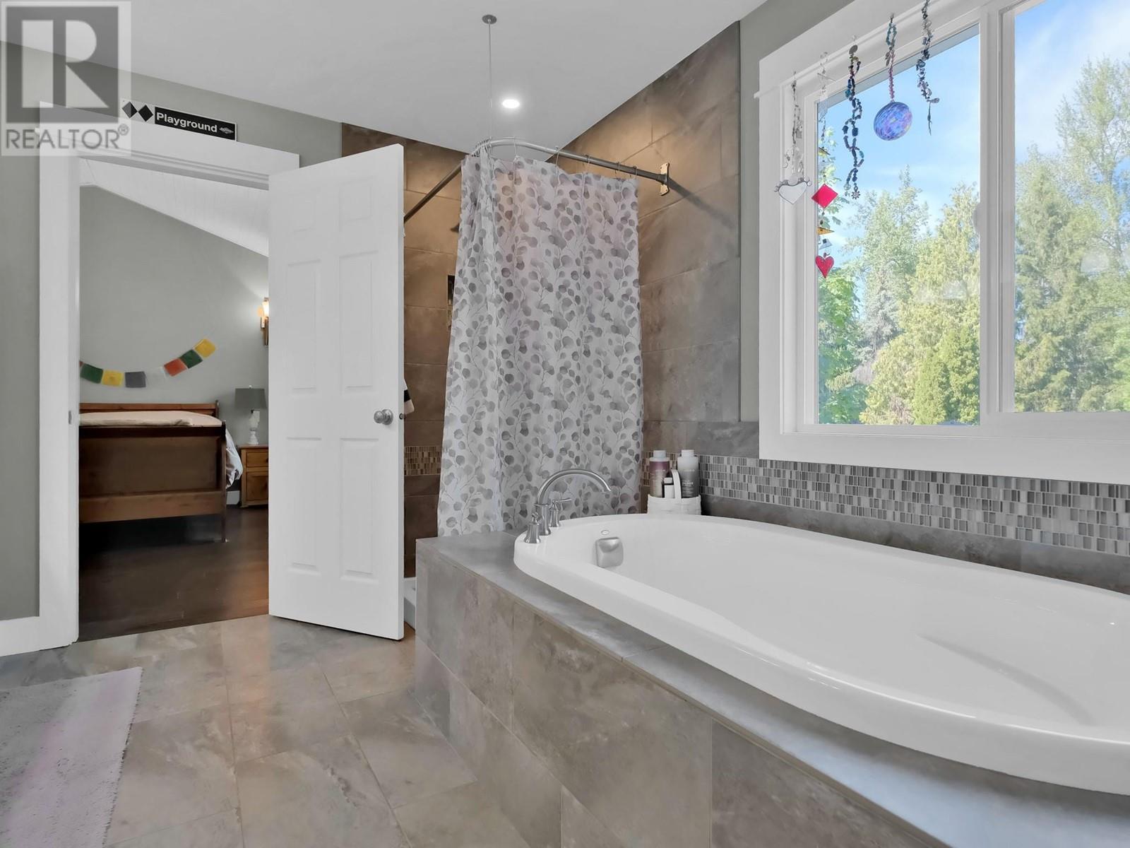 684 Thorneloe Road, Kelowna, British Columbia  V1W 4P6 - Photo 53 - 10346711