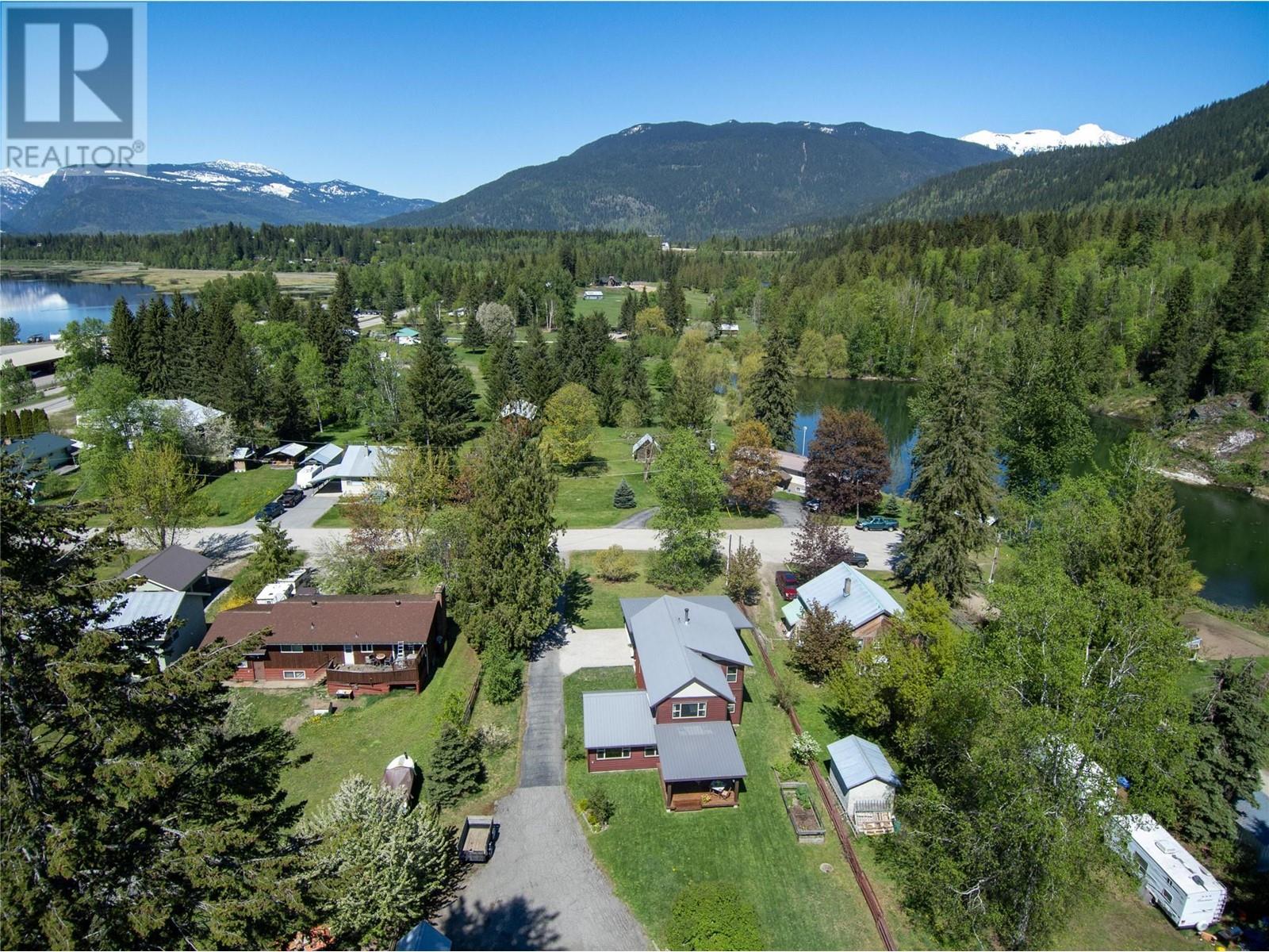 1757 Sunnyside Road, Revelstoke, British Columbia  V0E 2S0 - Photo 10 - 10346806
