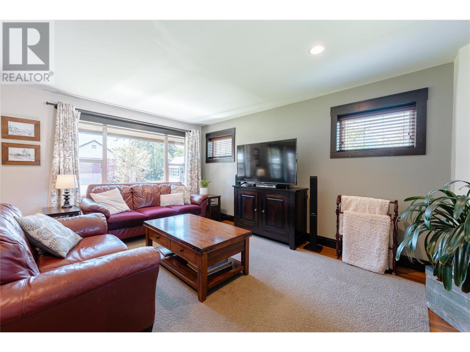 1757 Sunnyside Road, Revelstoke, British Columbia  V0E 2S0 - Photo 15 - 10346806