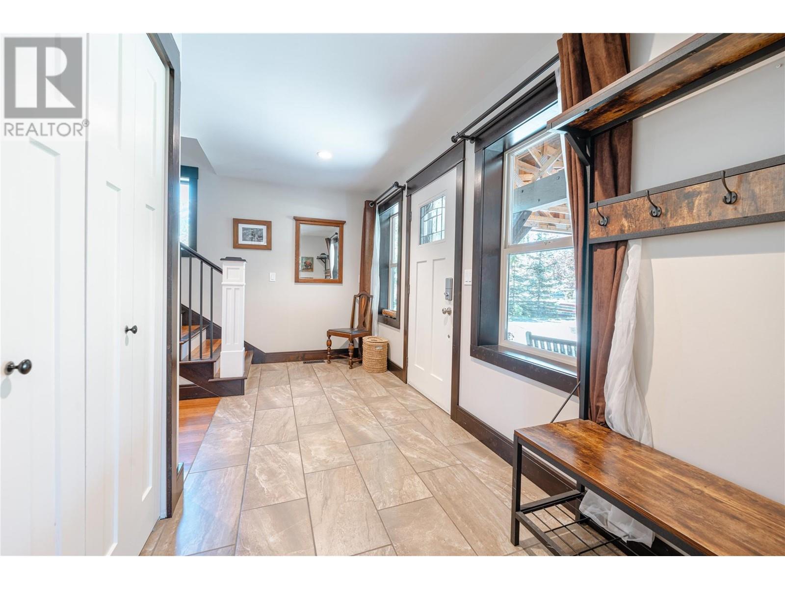 1757 Sunnyside Road, Revelstoke, British Columbia  V0E 2S0 - Photo 17 - 10346806