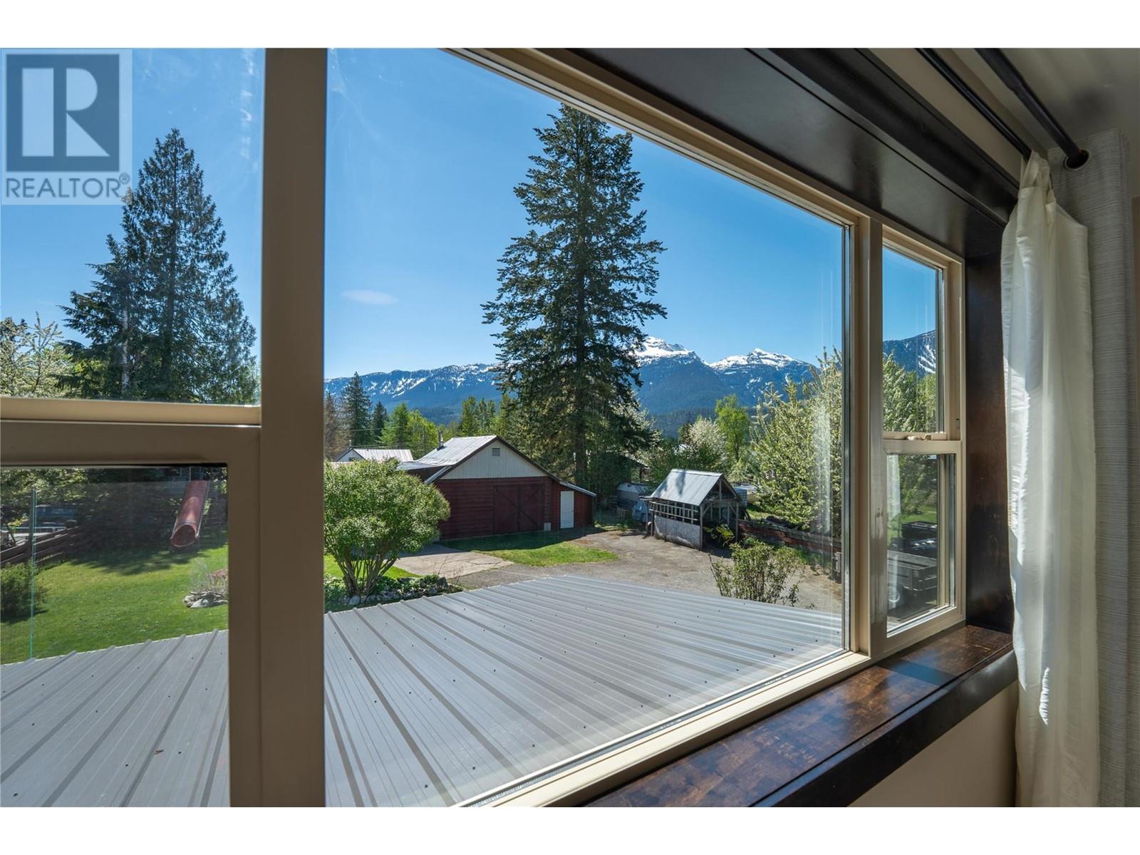 1757 Sunnyside Road, Revelstoke, British Columbia  V0E 2S0 - Photo 25 - 10346806