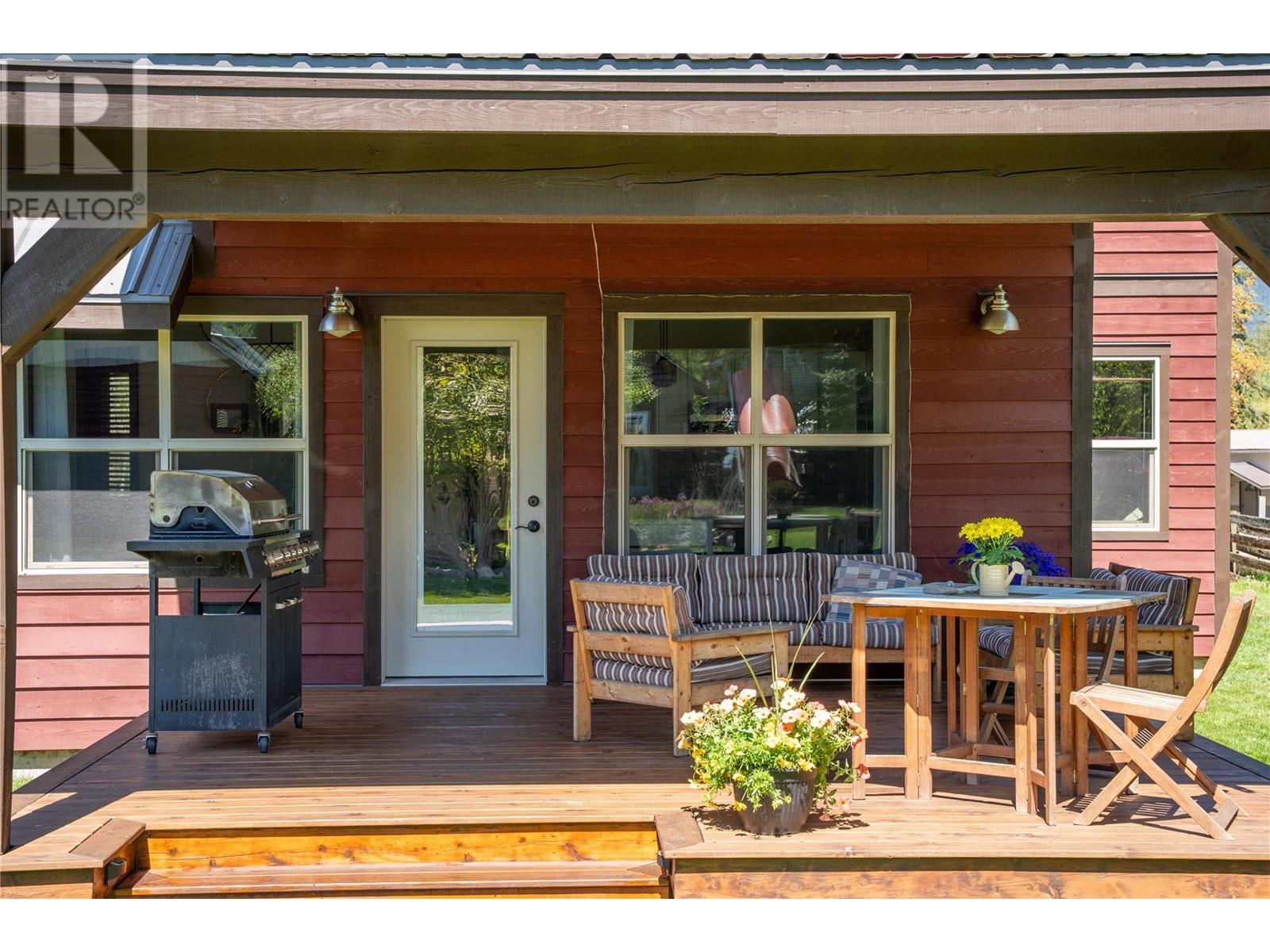 1757 Sunnyside Road, Revelstoke, British Columbia  V0E 2S0 - Photo 4 - 10346806