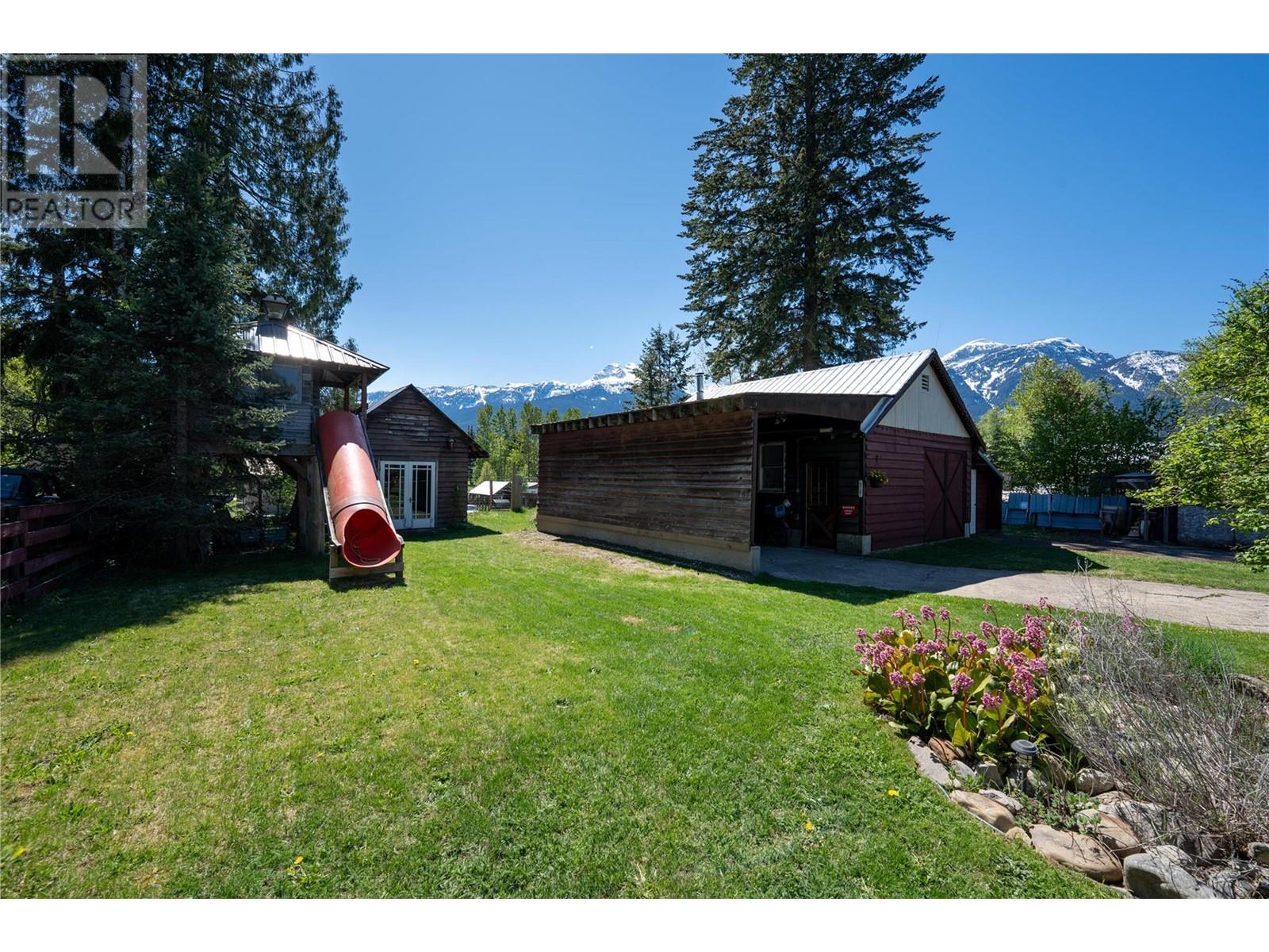 1757 Sunnyside Road, Revelstoke, British Columbia  V0E 2S0 - Photo 6 - 10346806