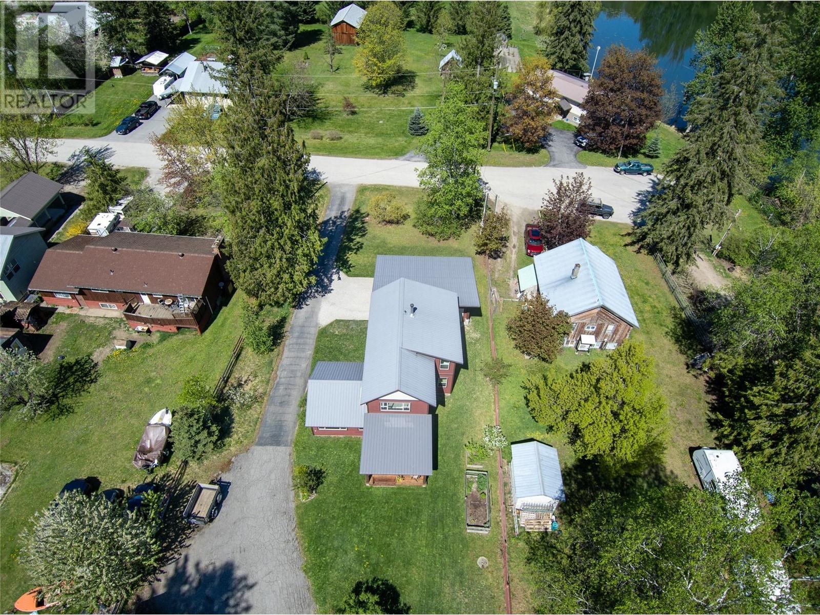 1757 Sunnyside Road, Revelstoke, British Columbia  V0E 2S0 - Photo 9 - 10346806