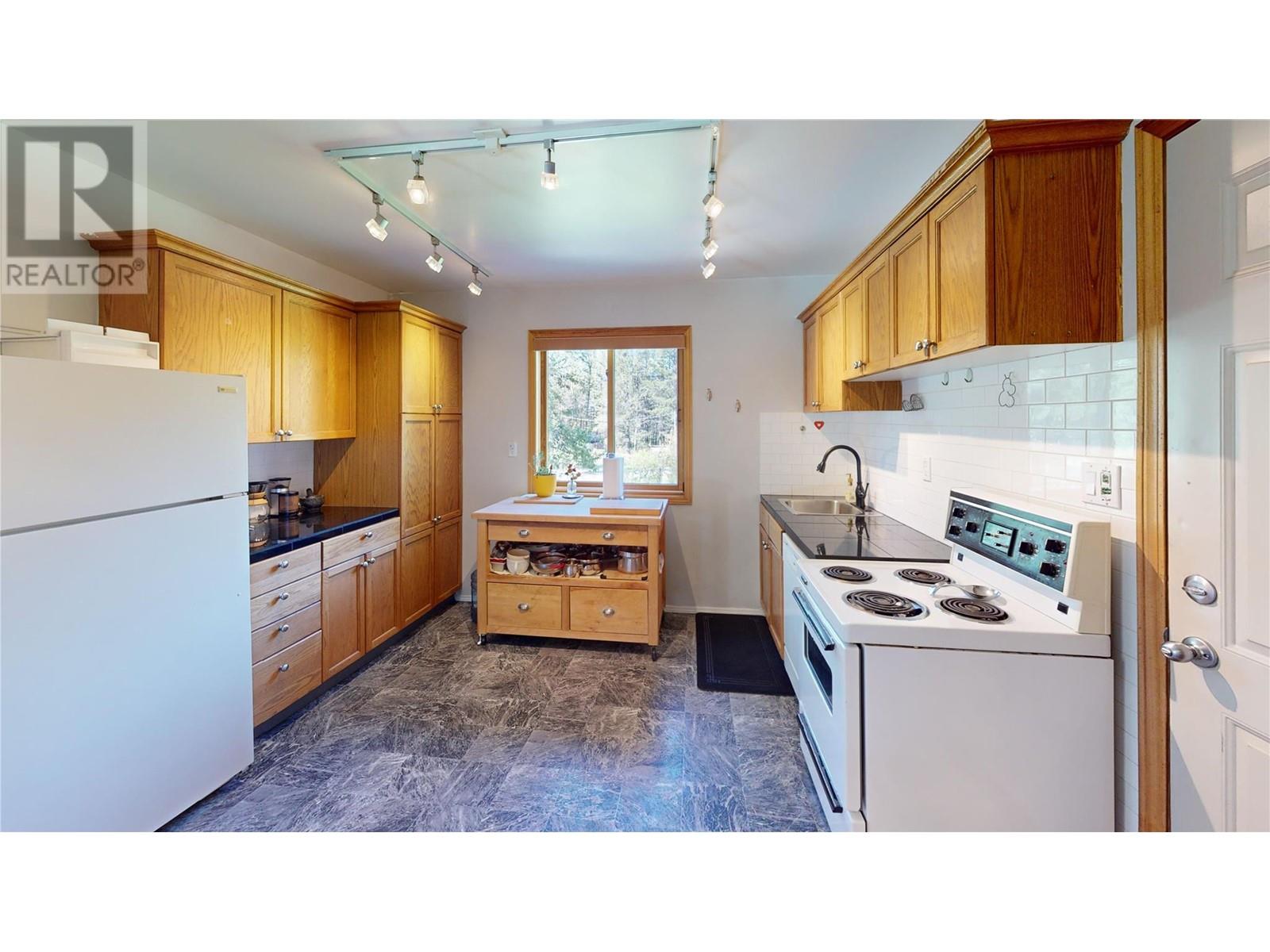 4917 Wills Road, Fairmont Hot Springs, British Columbia  V0B 1L1 - Photo 16 - 10346427