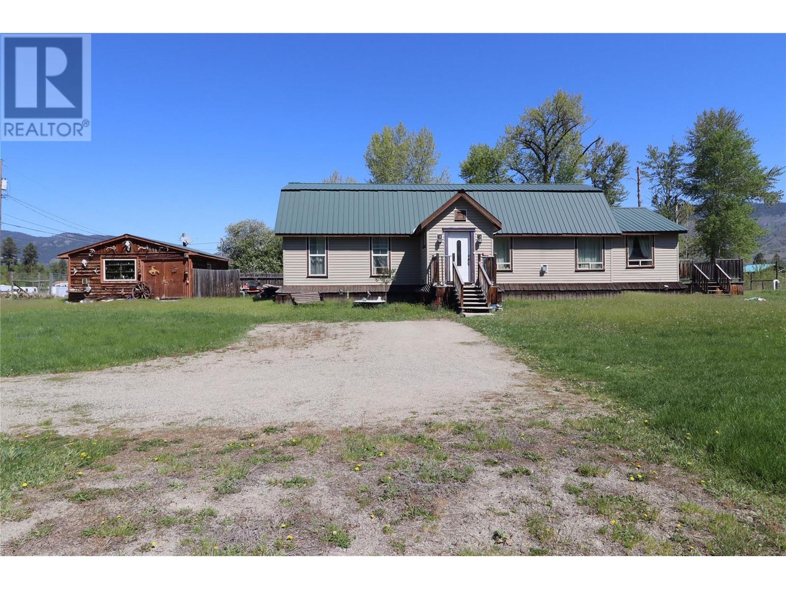 5818 17th Street, Grand Forks, British Columbia  V0H 1H0 - Photo 1 - 10346843