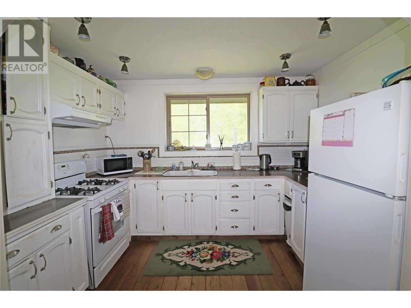 5818 17th Street, Grand Forks, British Columbia  V0H 1H0 - Photo 11 - 10346843