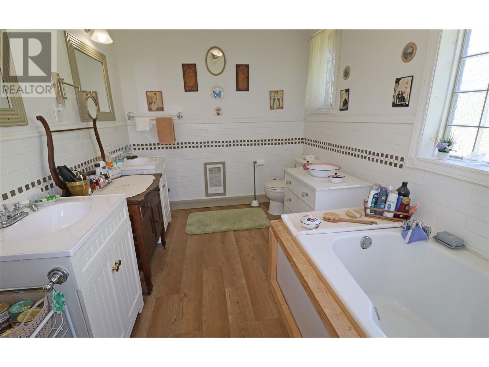 5818 17th Street, Grand Forks, British Columbia  V0H 1H0 - Photo 15 - 10346843