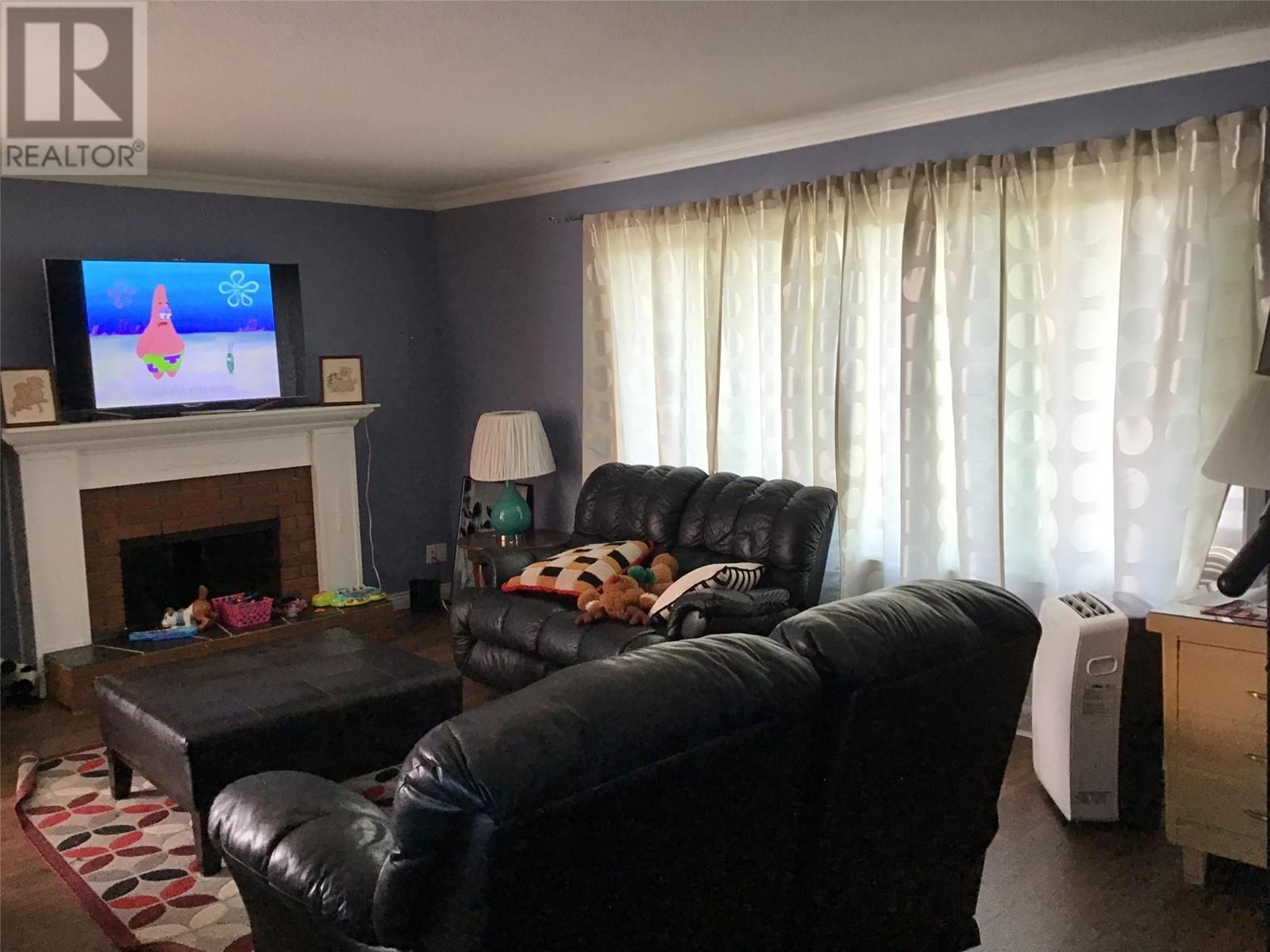 645 Courtenay Crescent, Kamloops, British Columbia  V2B 1Z7 - Photo 2 - 10346397