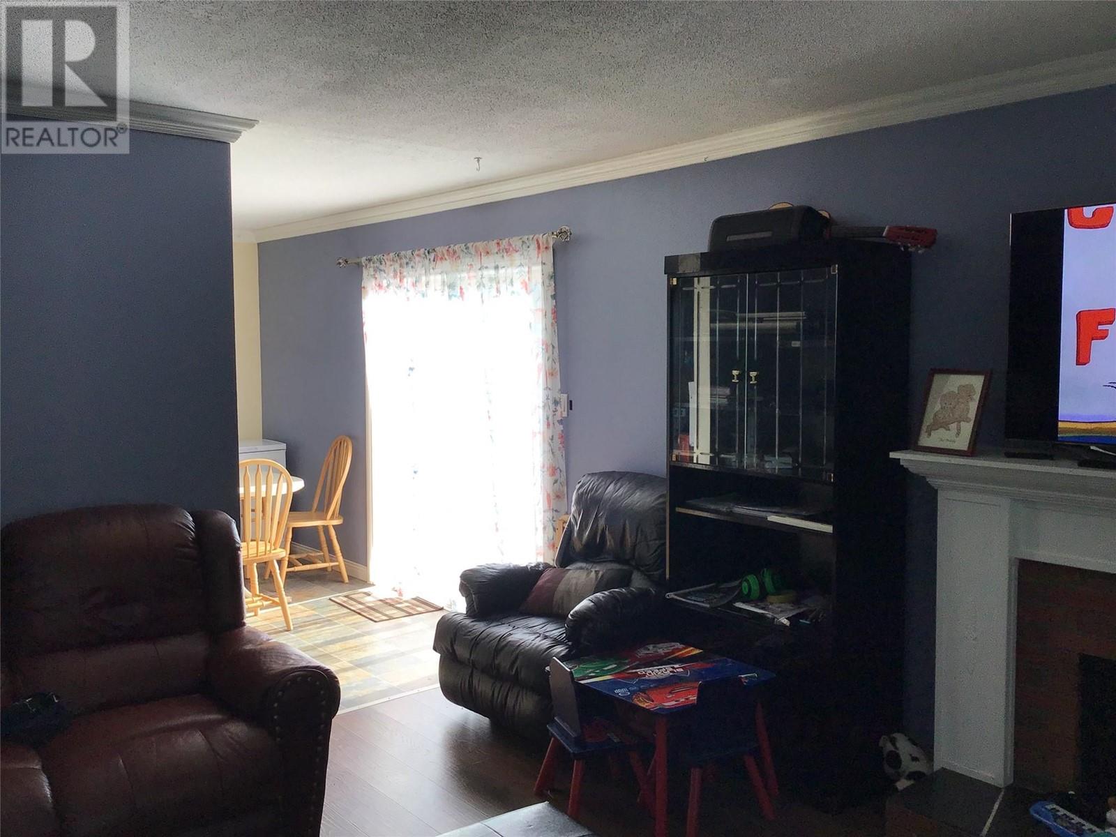 645 Courtenay Crescent, Kamloops, British Columbia  V2B 1Z7 - Photo 3 - 10346397