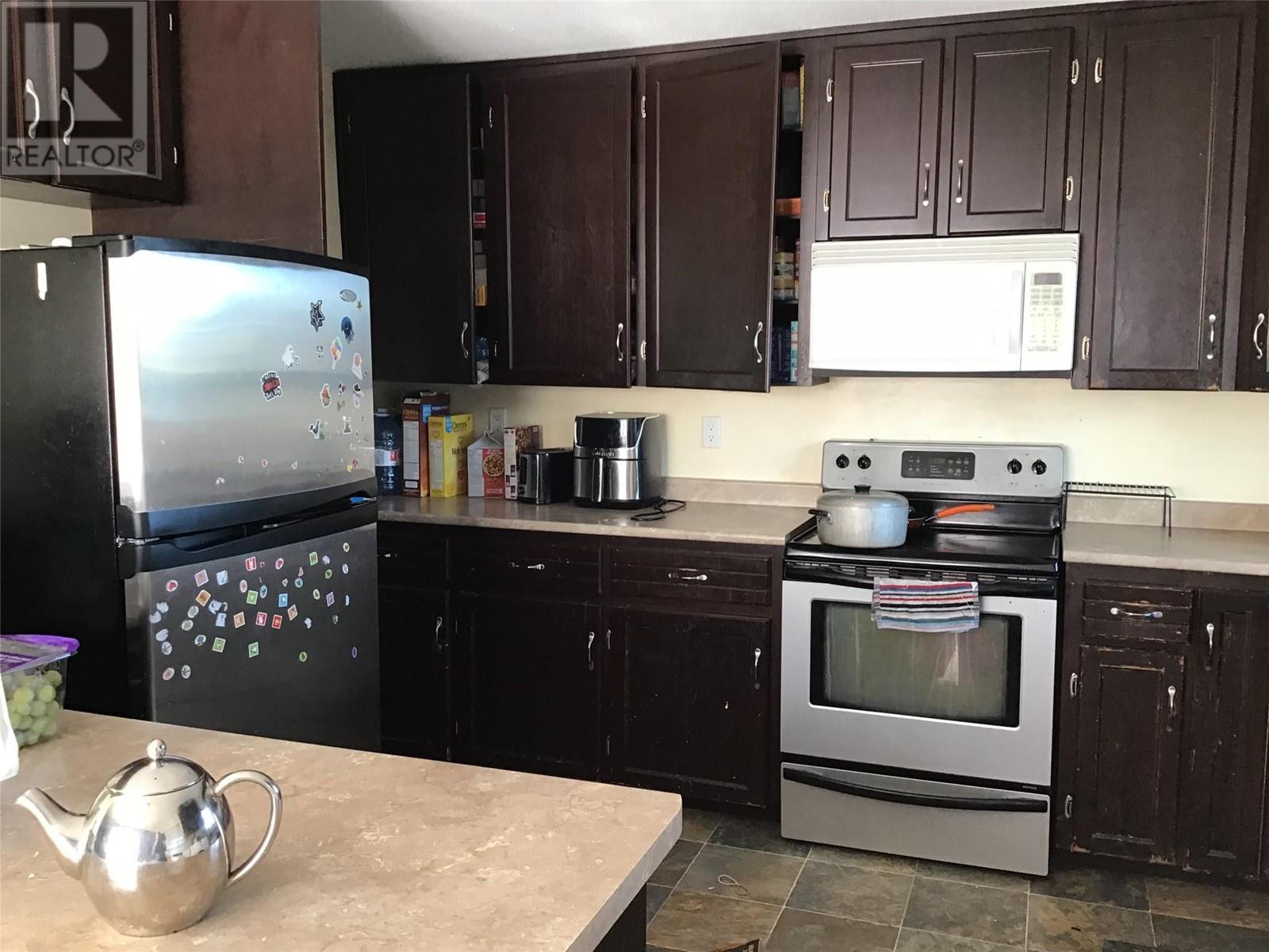 645 Courtenay Crescent, Kamloops, British Columbia  V2B 1Z7 - Photo 8 - 10346397