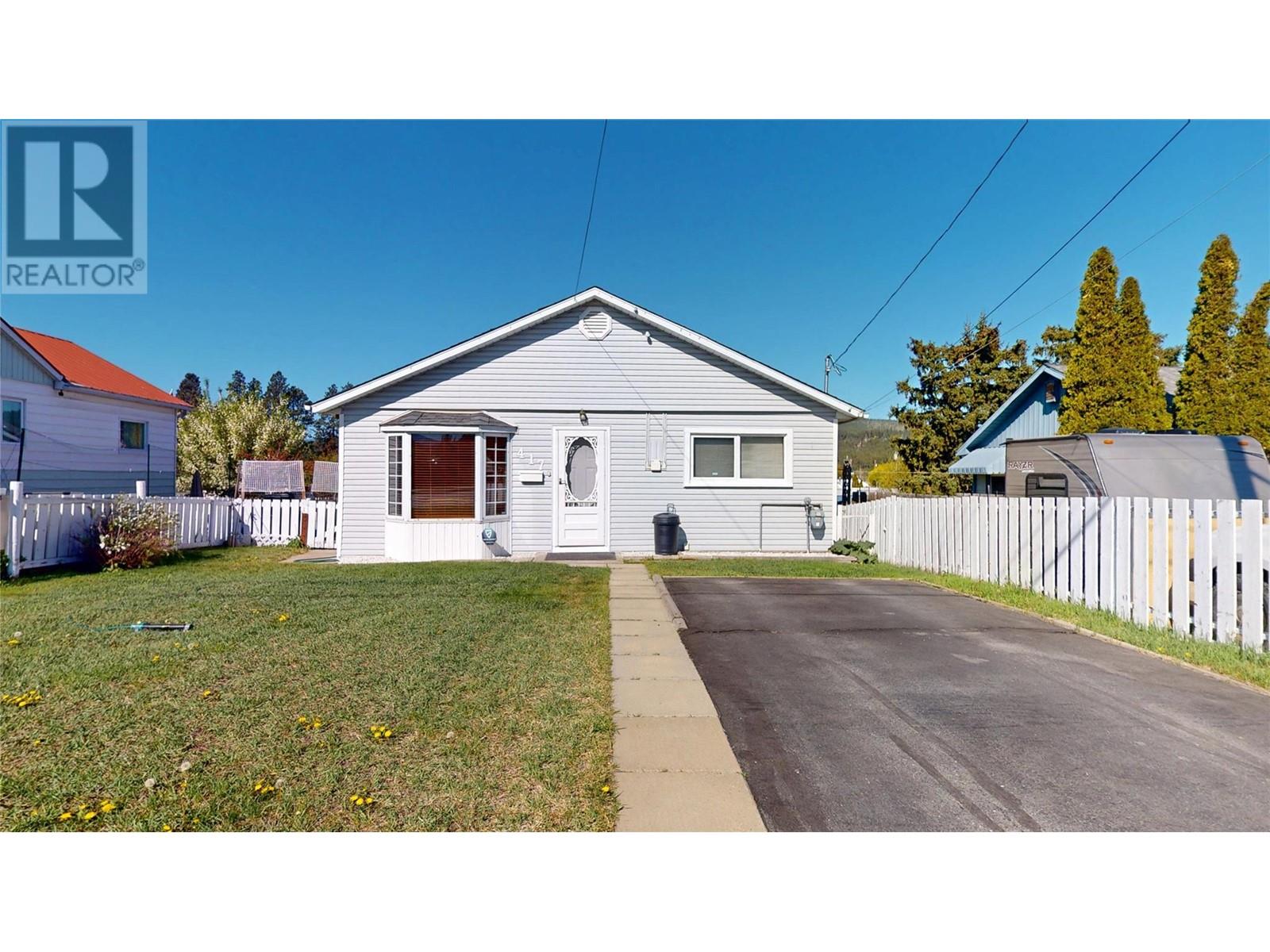 417 3rd Avenue S, Cranbrook, British Columbia  V1C 2C2 - Photo 1 - 10346878