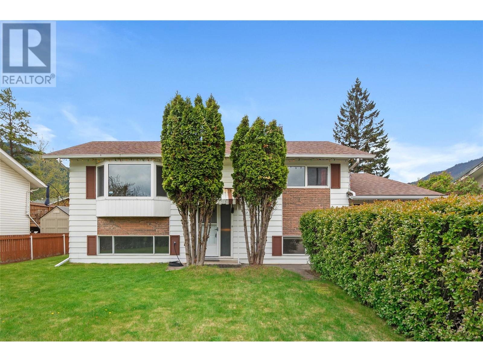 407 Engelmann Spruce Drive, Sparwood, British Columbia  V0B 2G0 - Photo 1 - 10346812