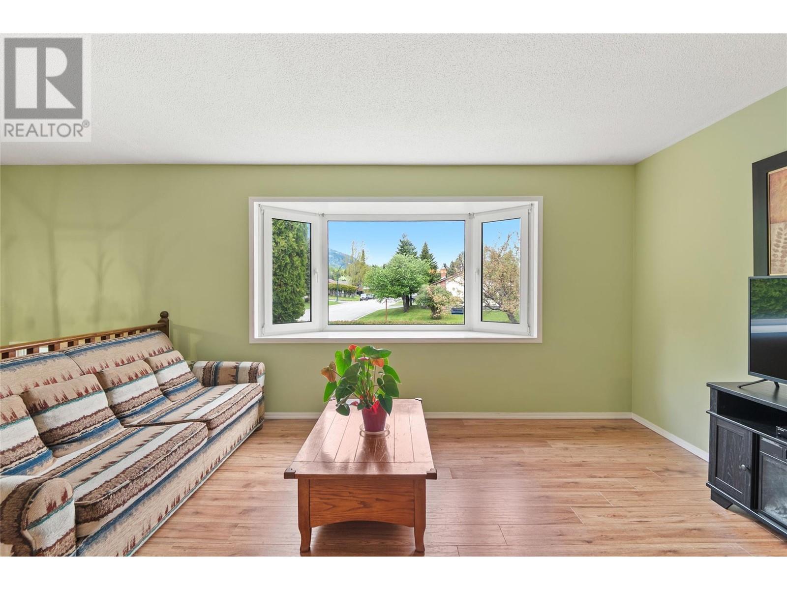 407 Engelmann Spruce Drive, Sparwood, British Columbia  V0B 2G0 - Photo 3 - 10346812