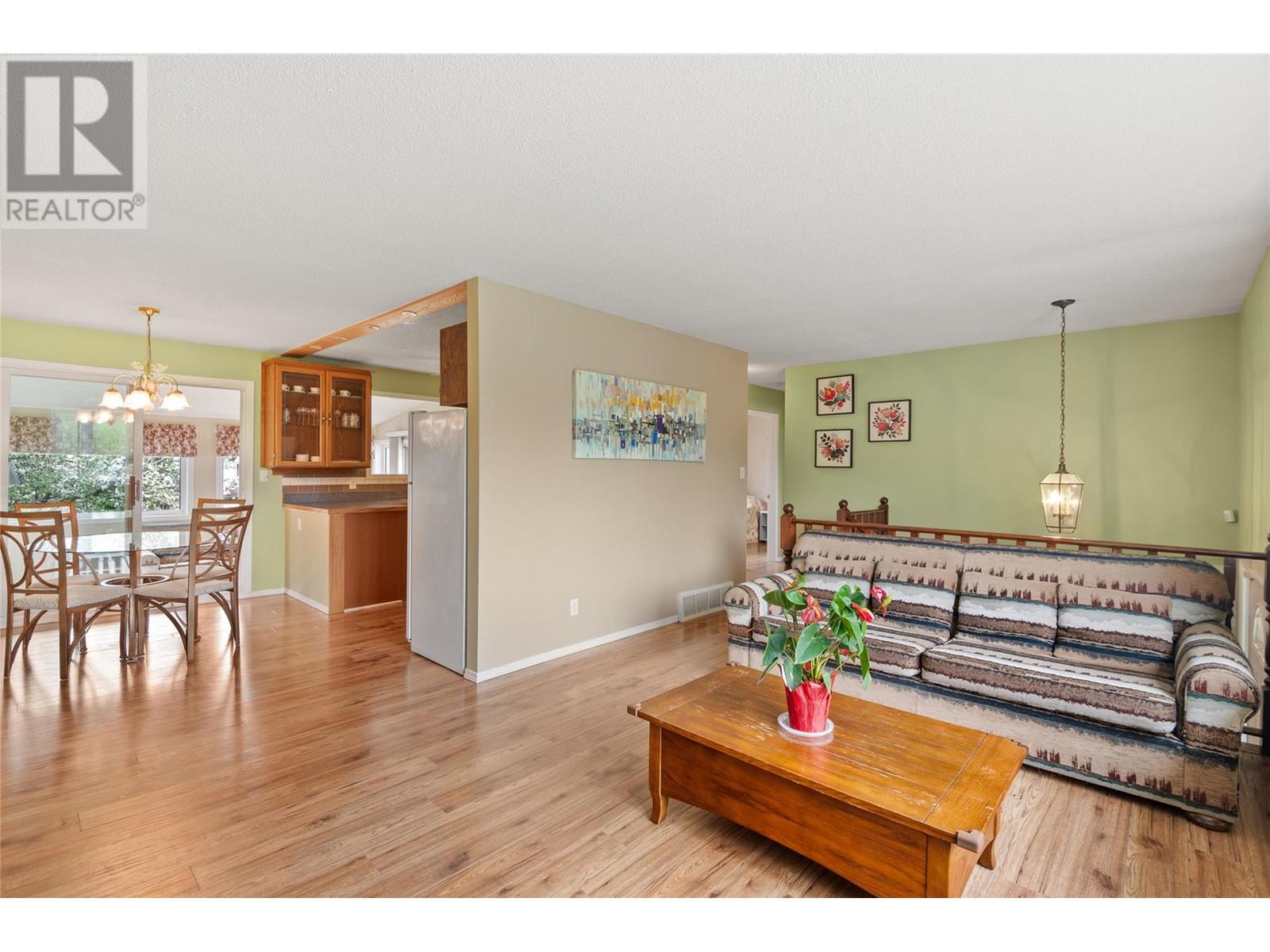 407 Engelmann Spruce Drive, Sparwood, British Columbia  V0B 2G0 - Photo 4 - 10346812
