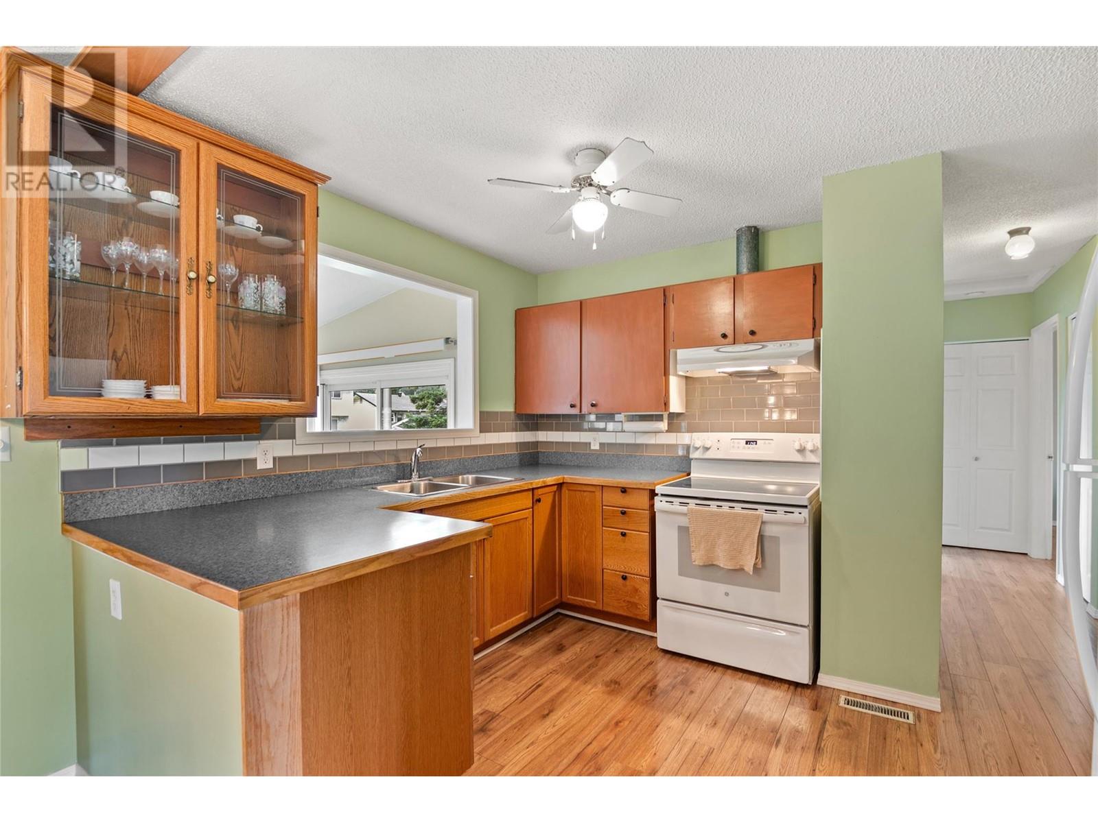 407 Engelmann Spruce Drive, Sparwood, British Columbia  V0B 2G0 - Photo 5 - 10346812