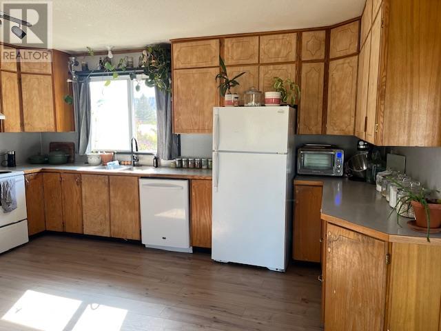 9704 Julia Street, Summerland, British Columbia  V0H 1Z5 - Photo 3 - 10346522