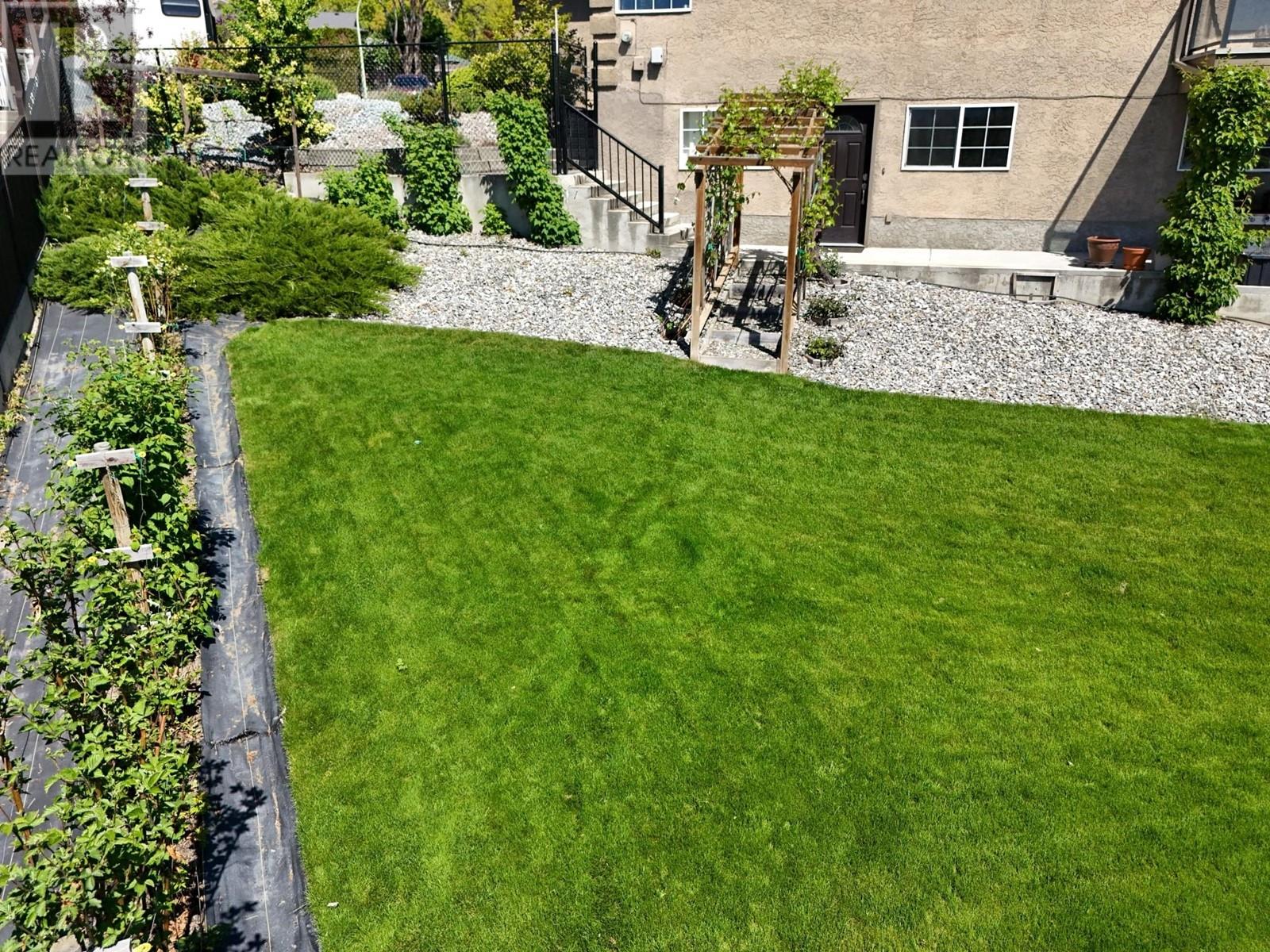 1065 Waldie Court, Kelowna, British Columbia  V1Y 9P8 - Photo 10 - 10346683