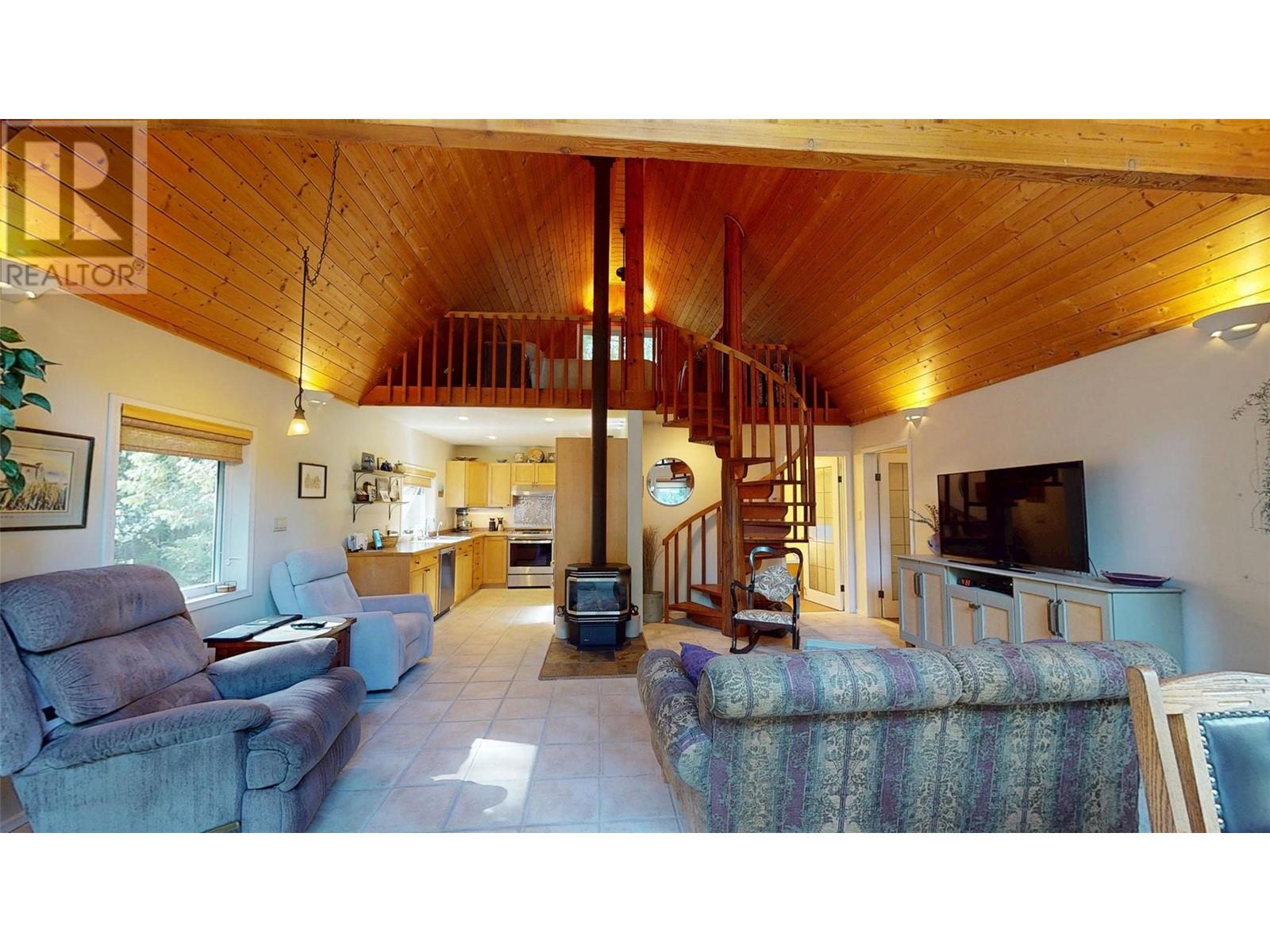 16317 Cedar Road, Crawford Bay, British Columbia  V0B 1E0 - Photo 11 - 10345130