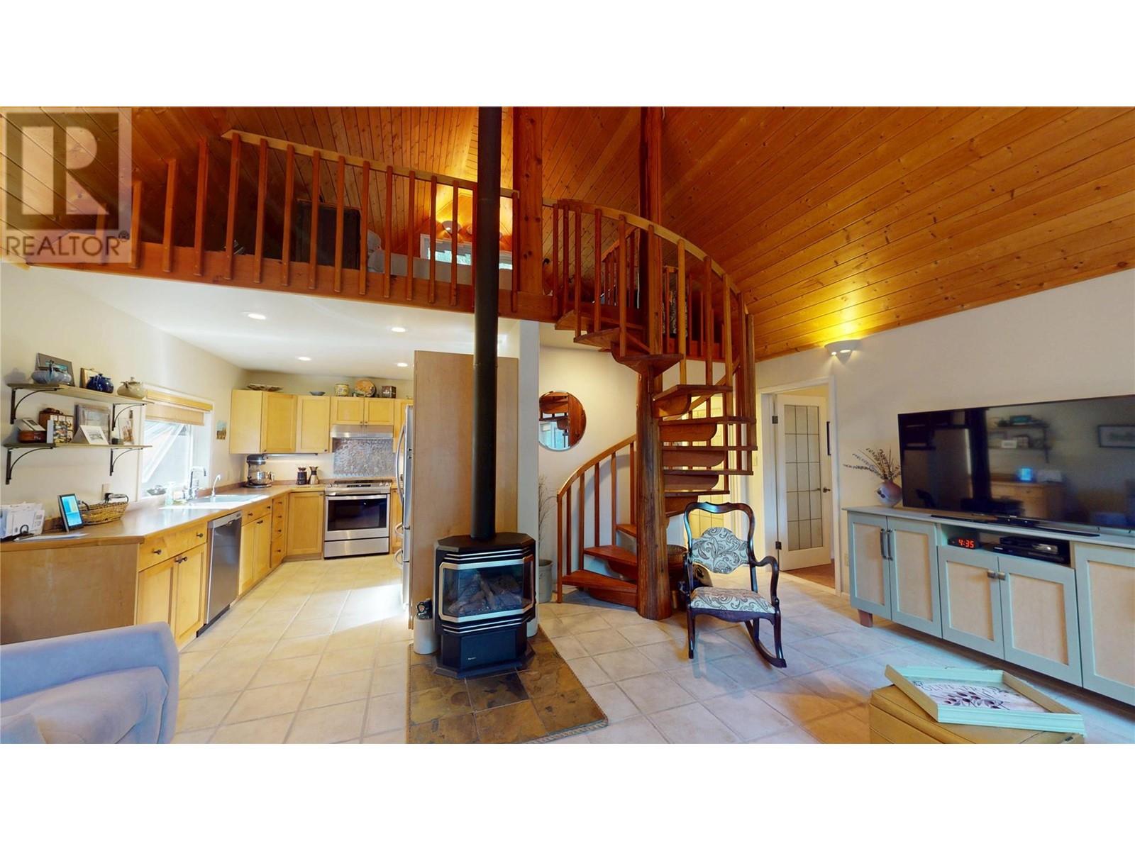16317 Cedar Road, Crawford Bay, British Columbia  V0B 1E0 - Photo 12 - 10345130