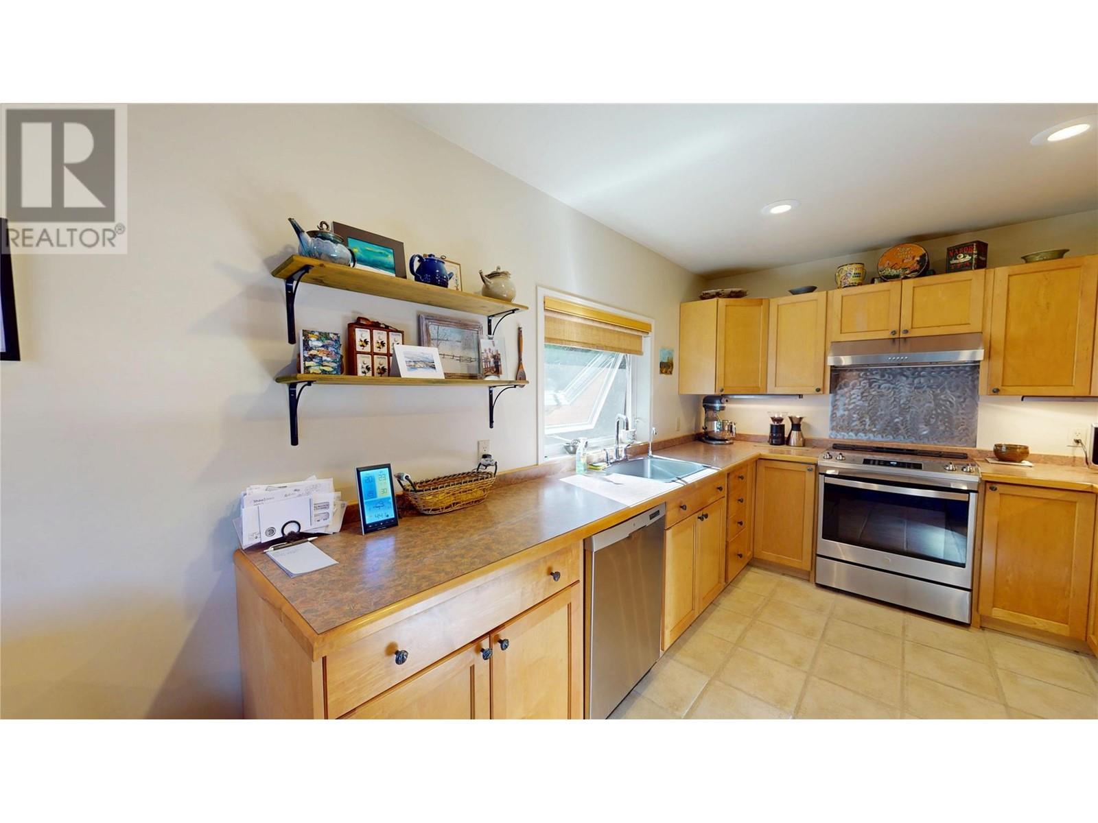 16317 Cedar Road, Crawford Bay, British Columbia  V0B 1E0 - Photo 16 - 10345130