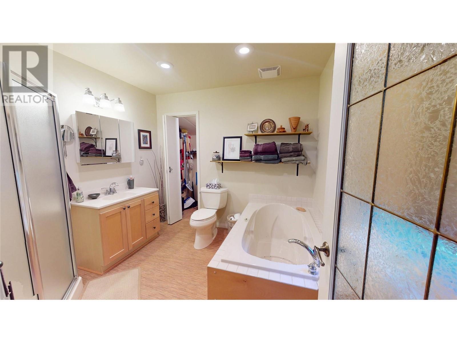 16317 Cedar Road, Crawford Bay, British Columbia  V0B 1E0 - Photo 19 - 10345130