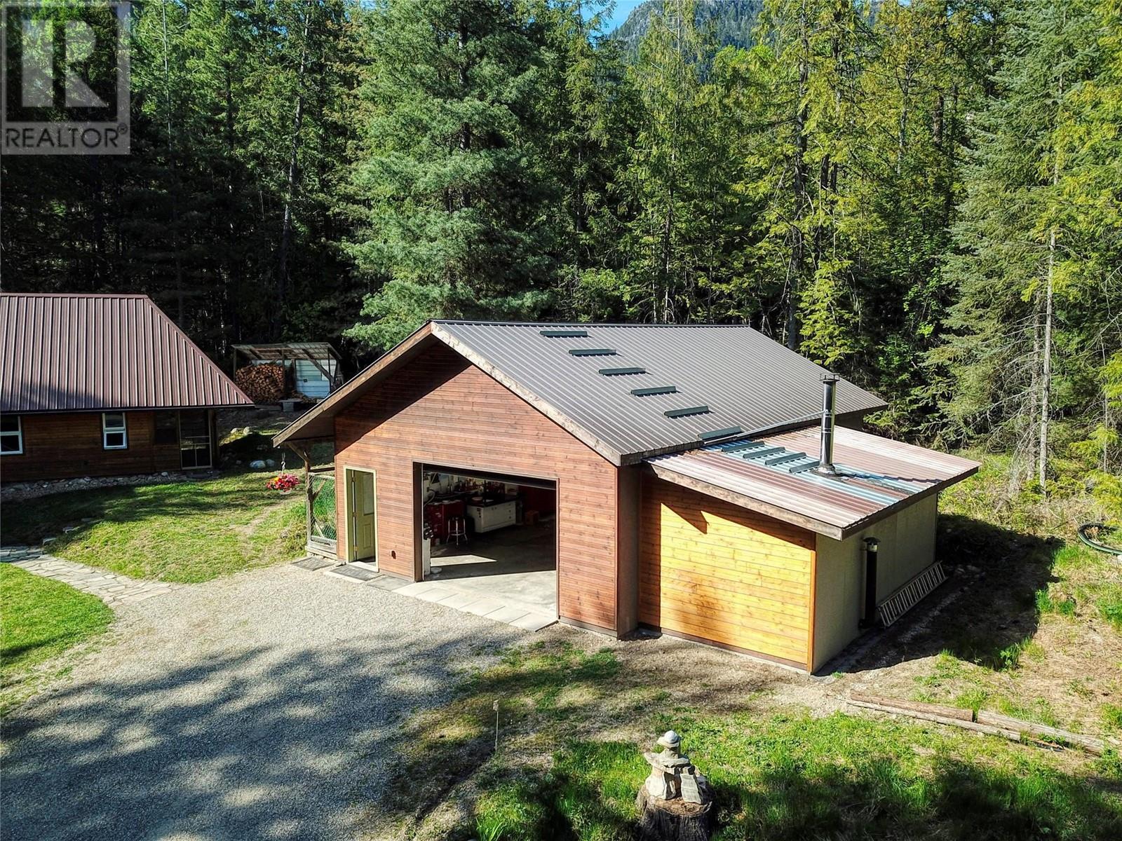 16317 Cedar Road, Crawford Bay, British Columbia  V0B 1E0 - Photo 6 - 10345130