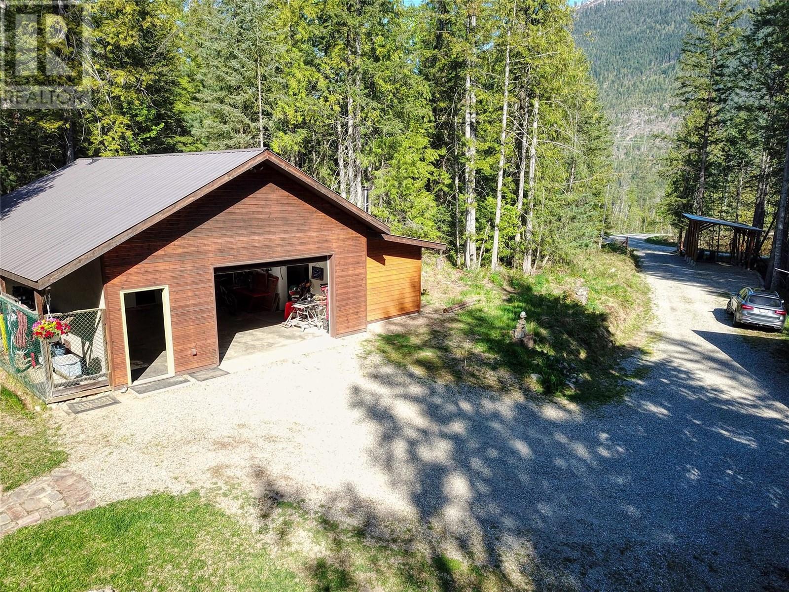 16317 Cedar Road, Crawford Bay, British Columbia  V0B 1E0 - Photo 7 - 10345130