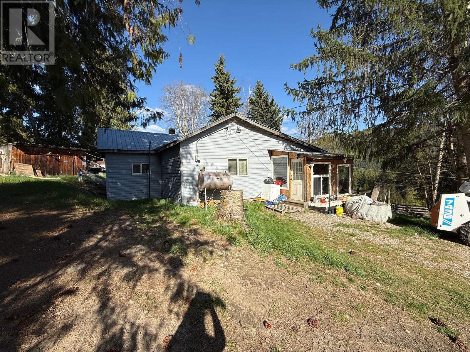 3437 Yellowhead Highway, Vavenby, British Columbia  V0E 3A0 - Photo 1 - 10346614