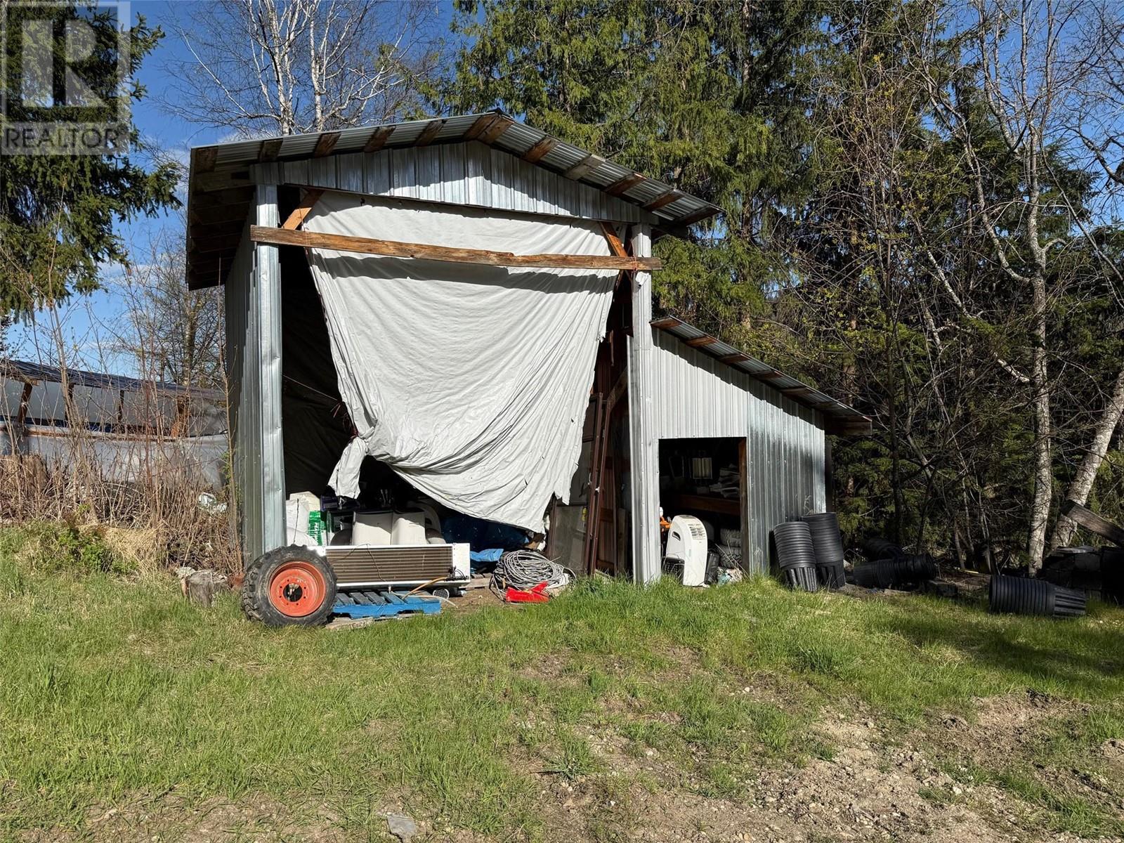 3437 Yellowhead Highway, Vavenby, British Columbia  V0E 3A0 - Photo 16 - 10346614