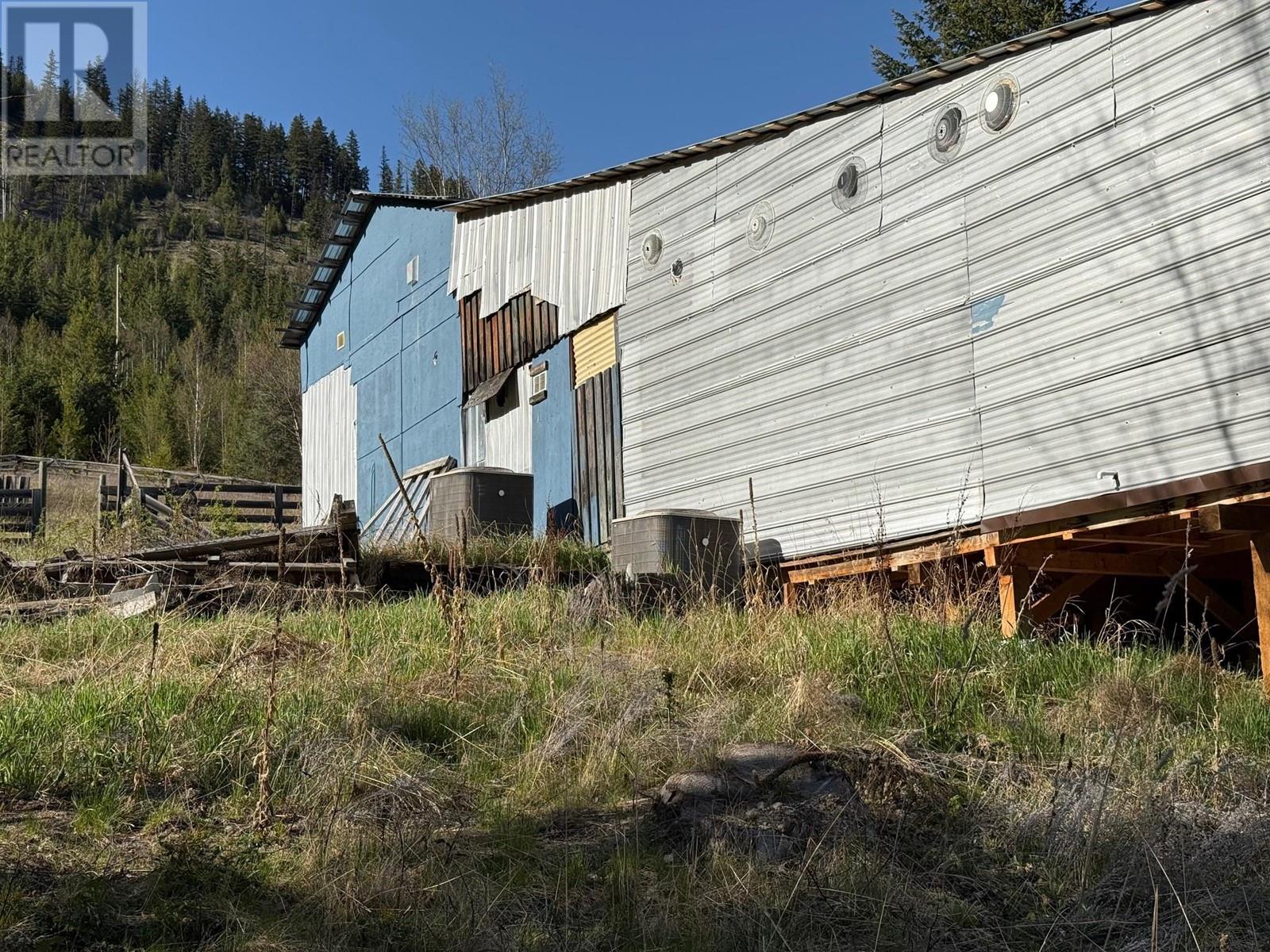 3437 Yellowhead Highway, Vavenby, British Columbia  V0E 3A0 - Photo 18 - 10346614