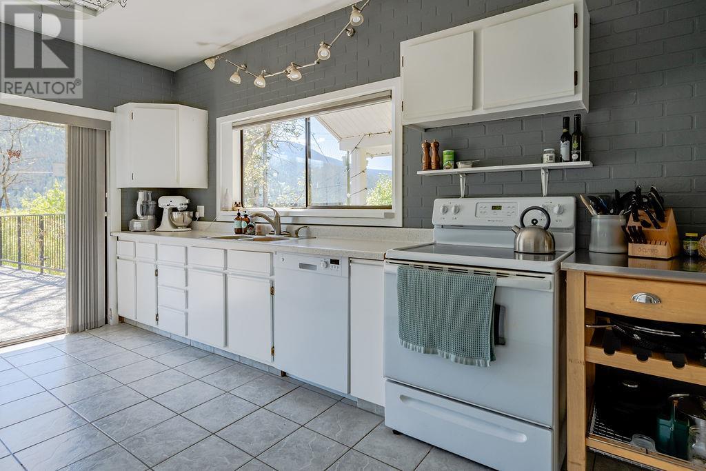 2465 3a Highway, Nelson, British Columbia  V1L 6K7 - Photo 10 - 10346240