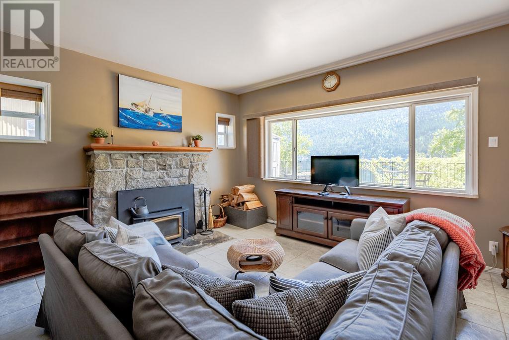 2465 3a Highway, Nelson, British Columbia  V1L 6K7 - Photo 14 - 10346240