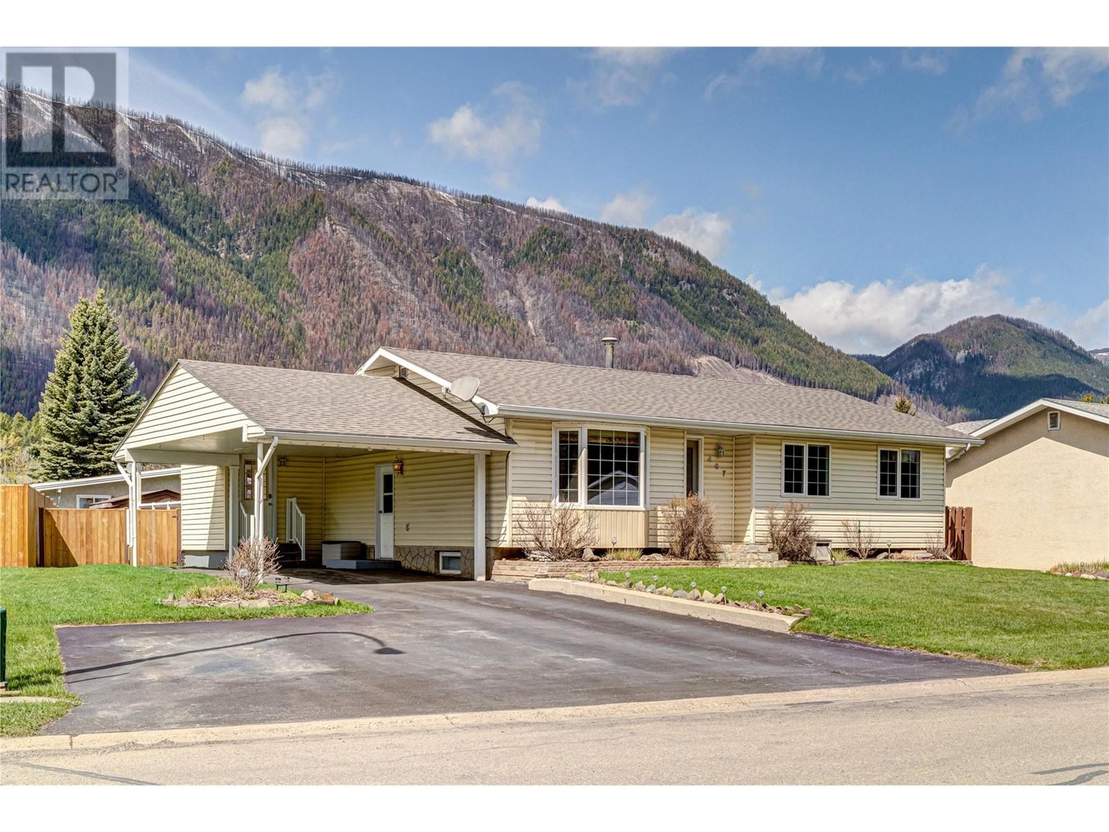 467 Engelmann Spruce Drive, Sparwood, British Columbia  V0B 2G1 - Photo 1 - 10345241