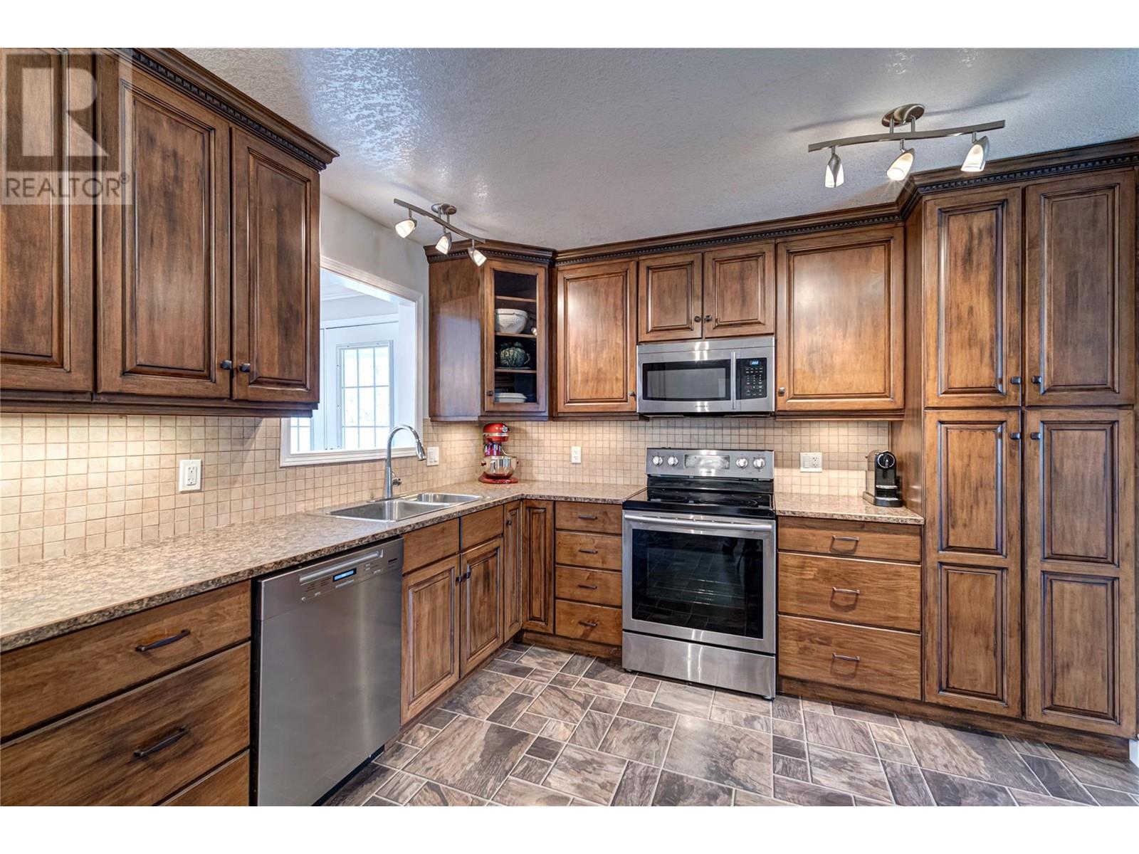 467 Engelmann Spruce Drive, Sparwood, British Columbia  V0B 2G1 - Photo 16 - 10345241