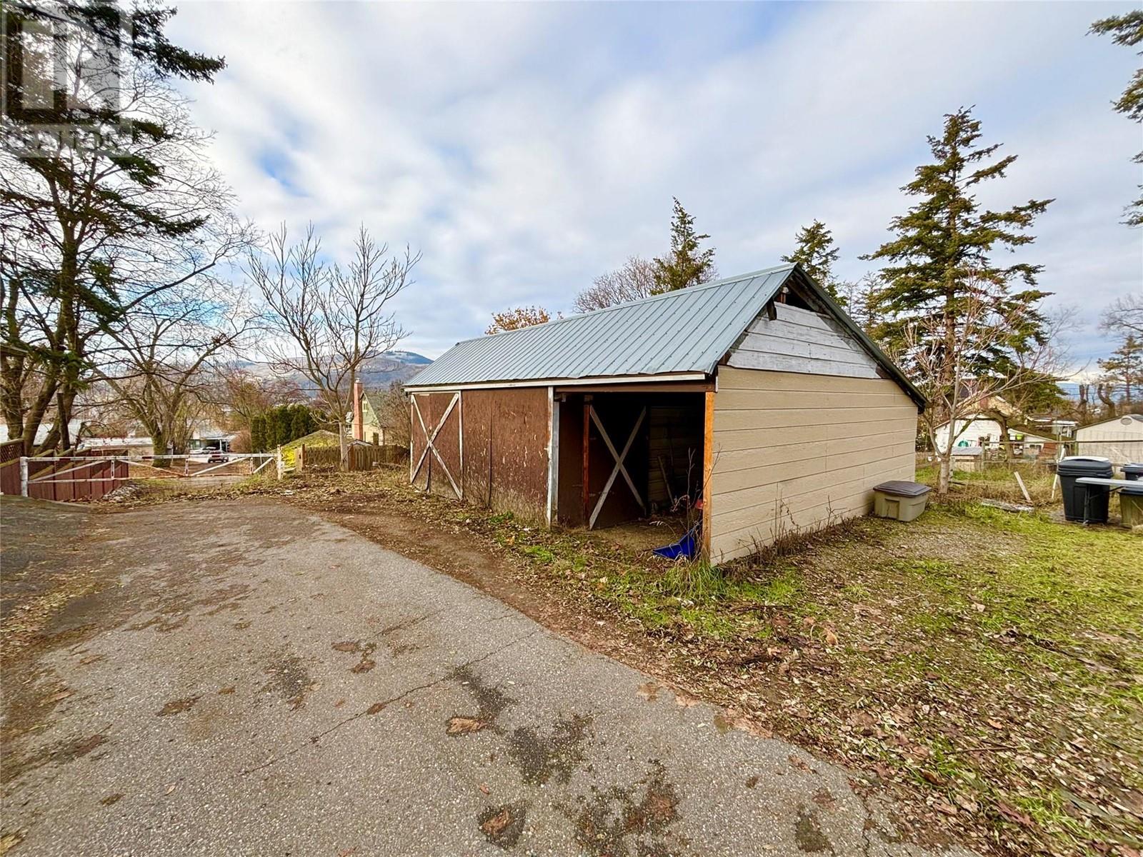2003 37 Avenue, Vernon, British Columbia  V1T 2W9 - Photo 8 - 10346557