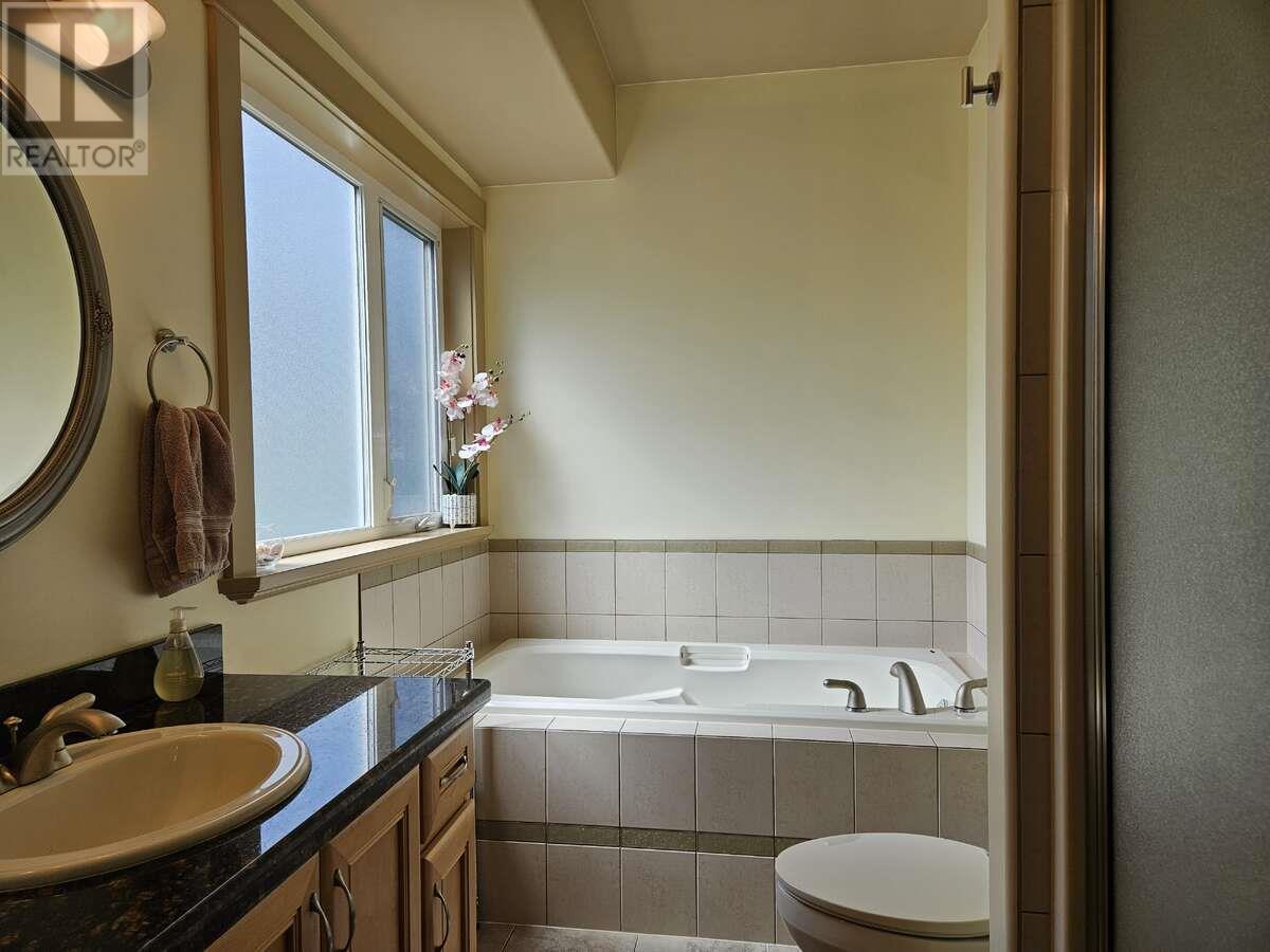 2470 24 Avenue Ne, Salmon Arm, British Columbia  V1E 3Y4 - Photo 11 - 10346990