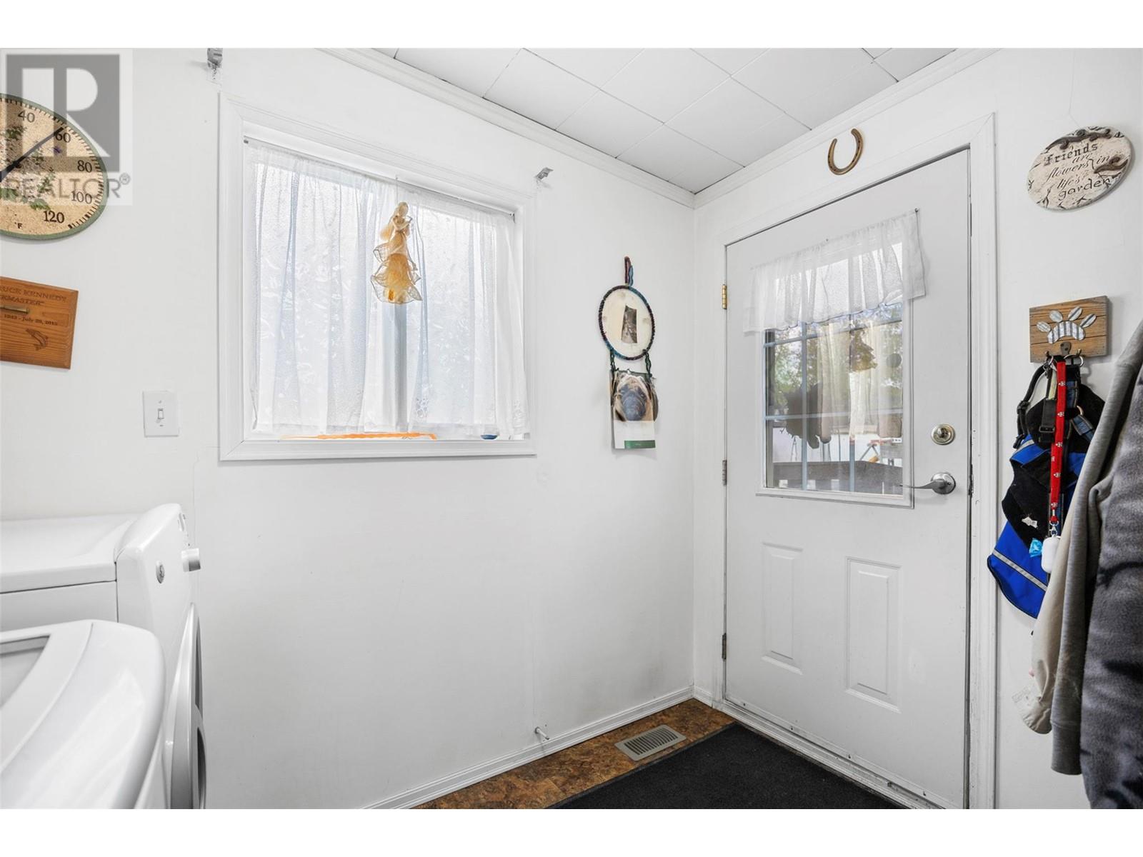 212 Foster Avenue, Clinton, British Columbia  V0K 1K0 - Photo 3 - 10346925