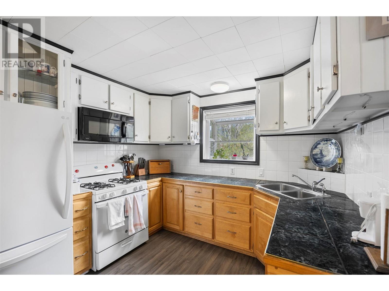212 Foster Avenue, Clinton, British Columbia  V0K 1K0 - Photo 6 - 10346925