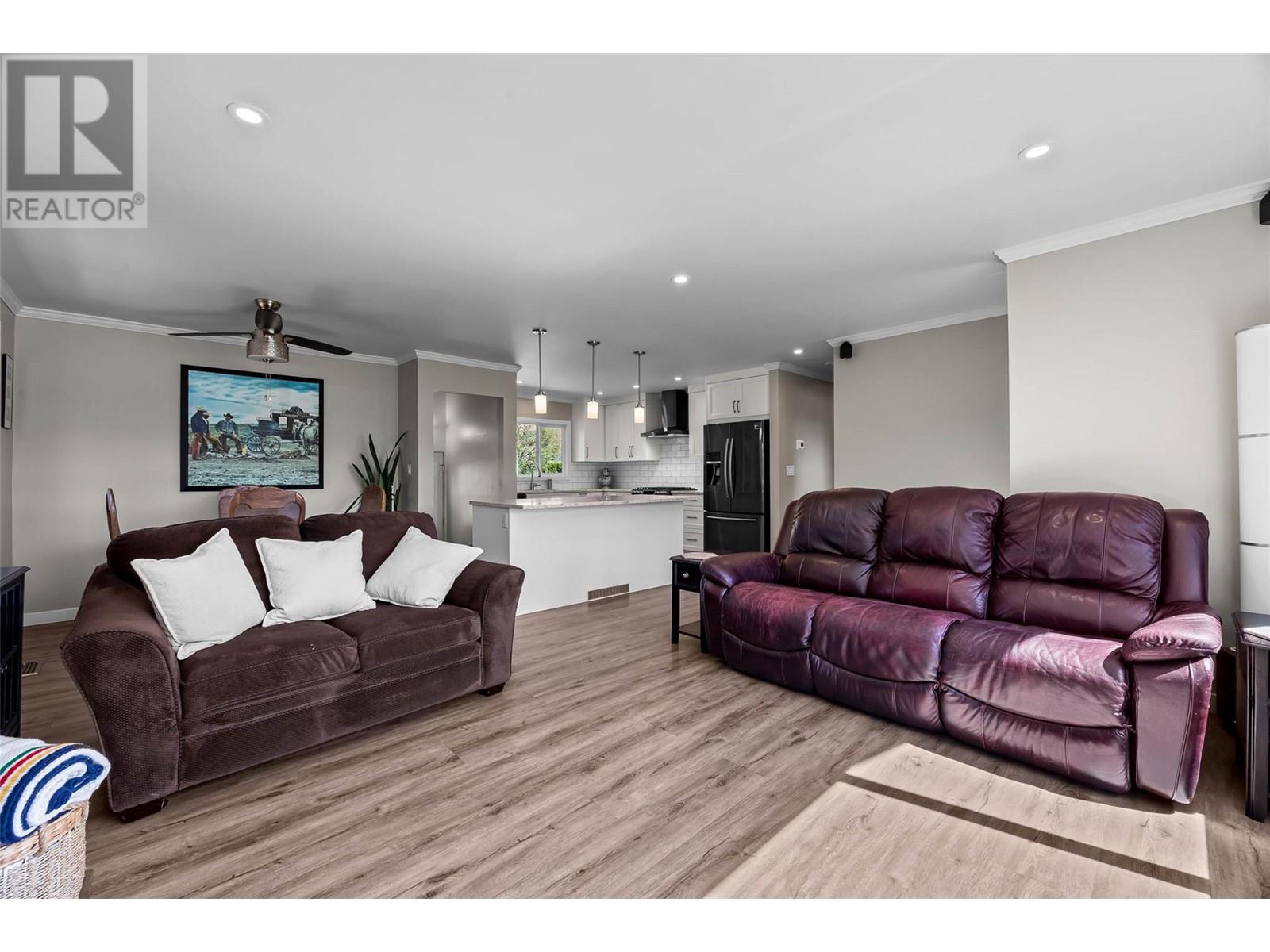 1184 Mcinnes Place, Kamloops, British Columbia  V2B 5T6 - Photo 5 - 10346689
