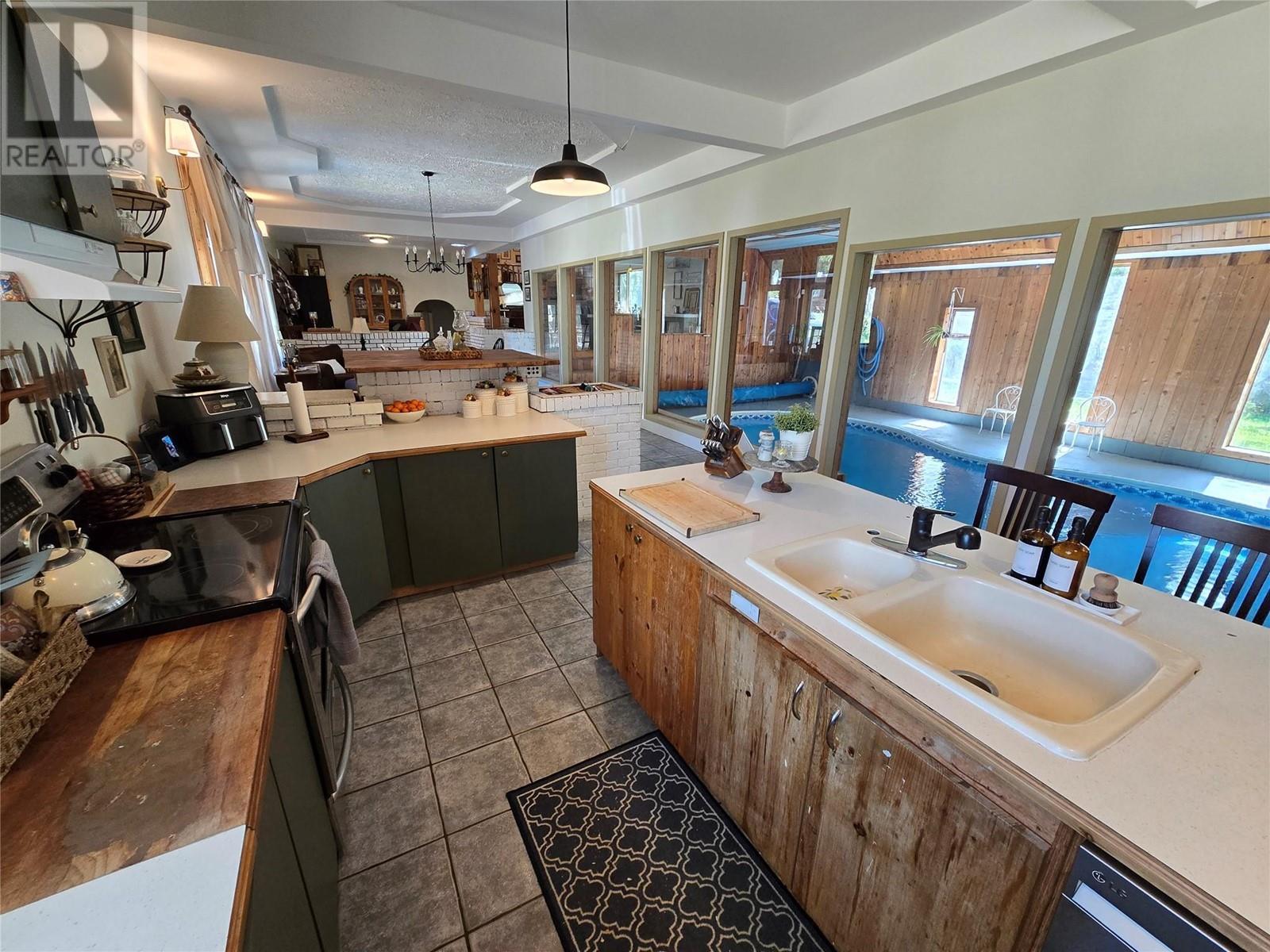 643 Kennedy Road, Clearwater, British Columbia  V0E 1N1 - Photo 12 - 10346813