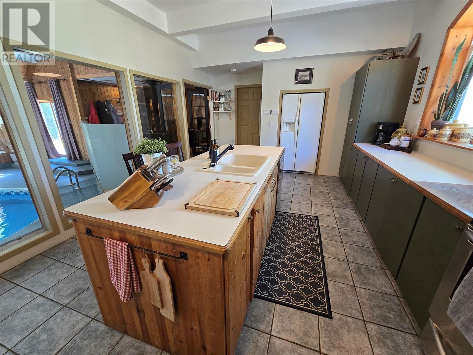 643 Kennedy Road, Clearwater, British Columbia  V0E 1N1 - Photo 15 - 10346813